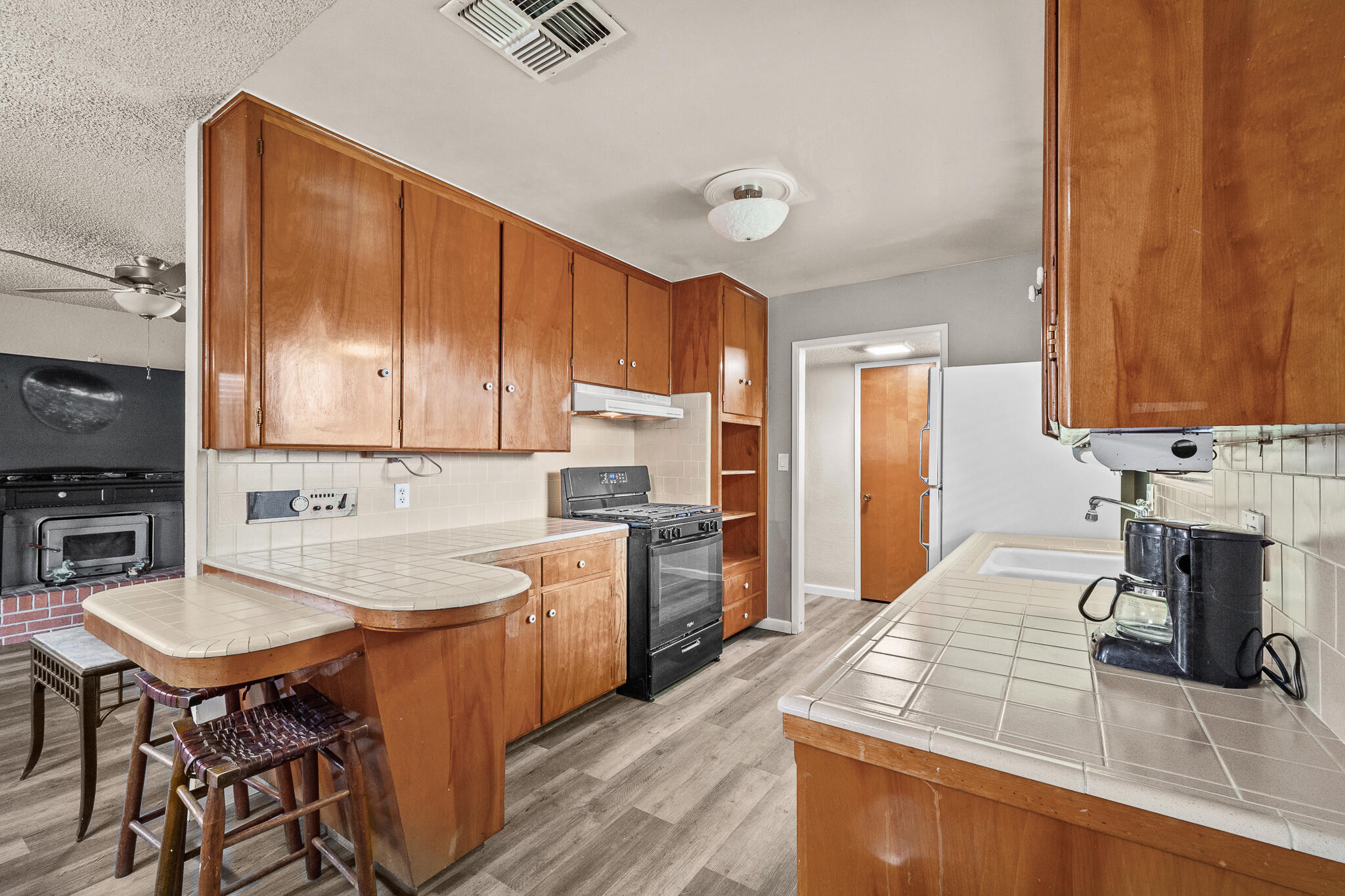 1127 S Whitney, Visalia, CA 93277