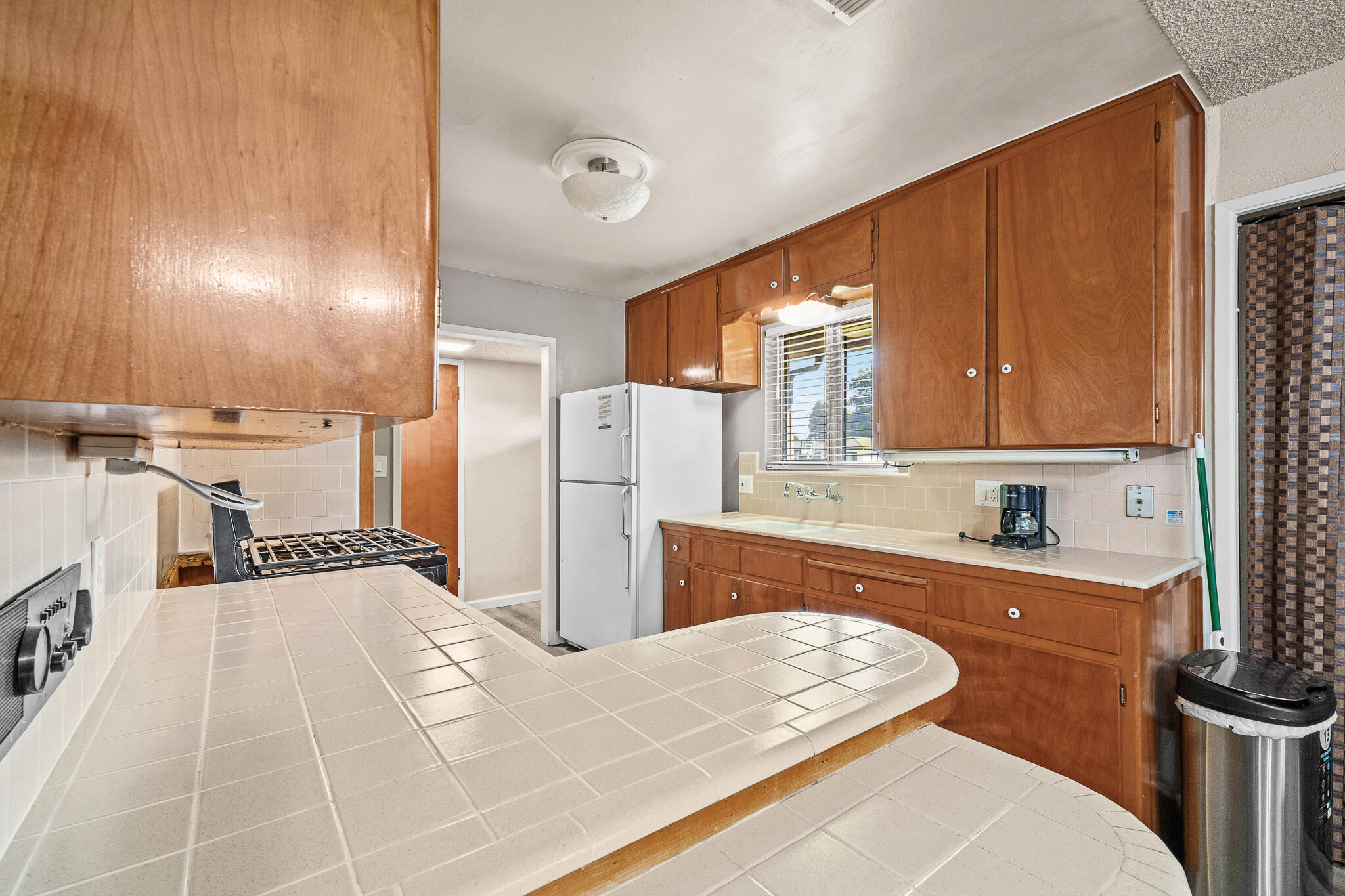 1127 S Whitney, Visalia, CA 93277