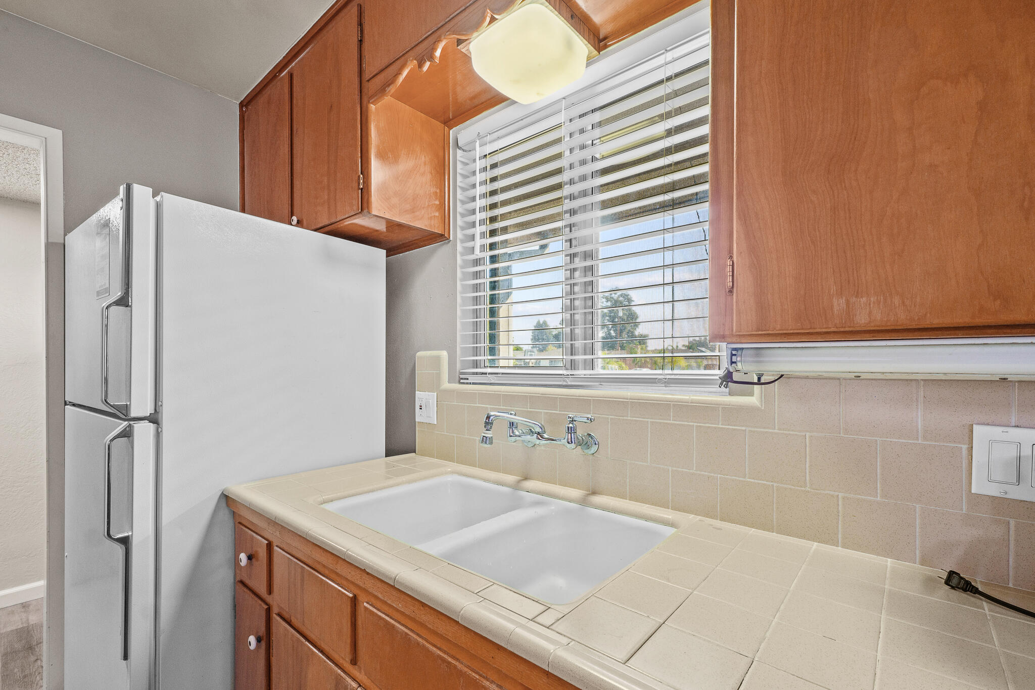 1127 S Whitney, Visalia, CA 93277