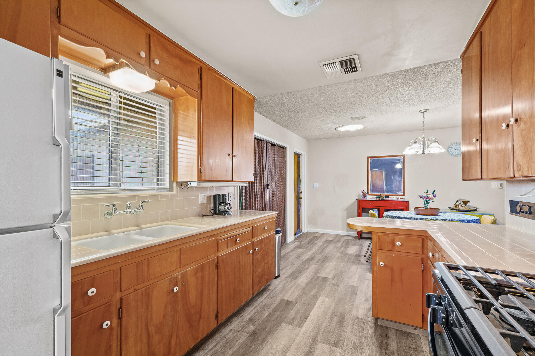 1127 S Whitney, Visalia, CA 93277