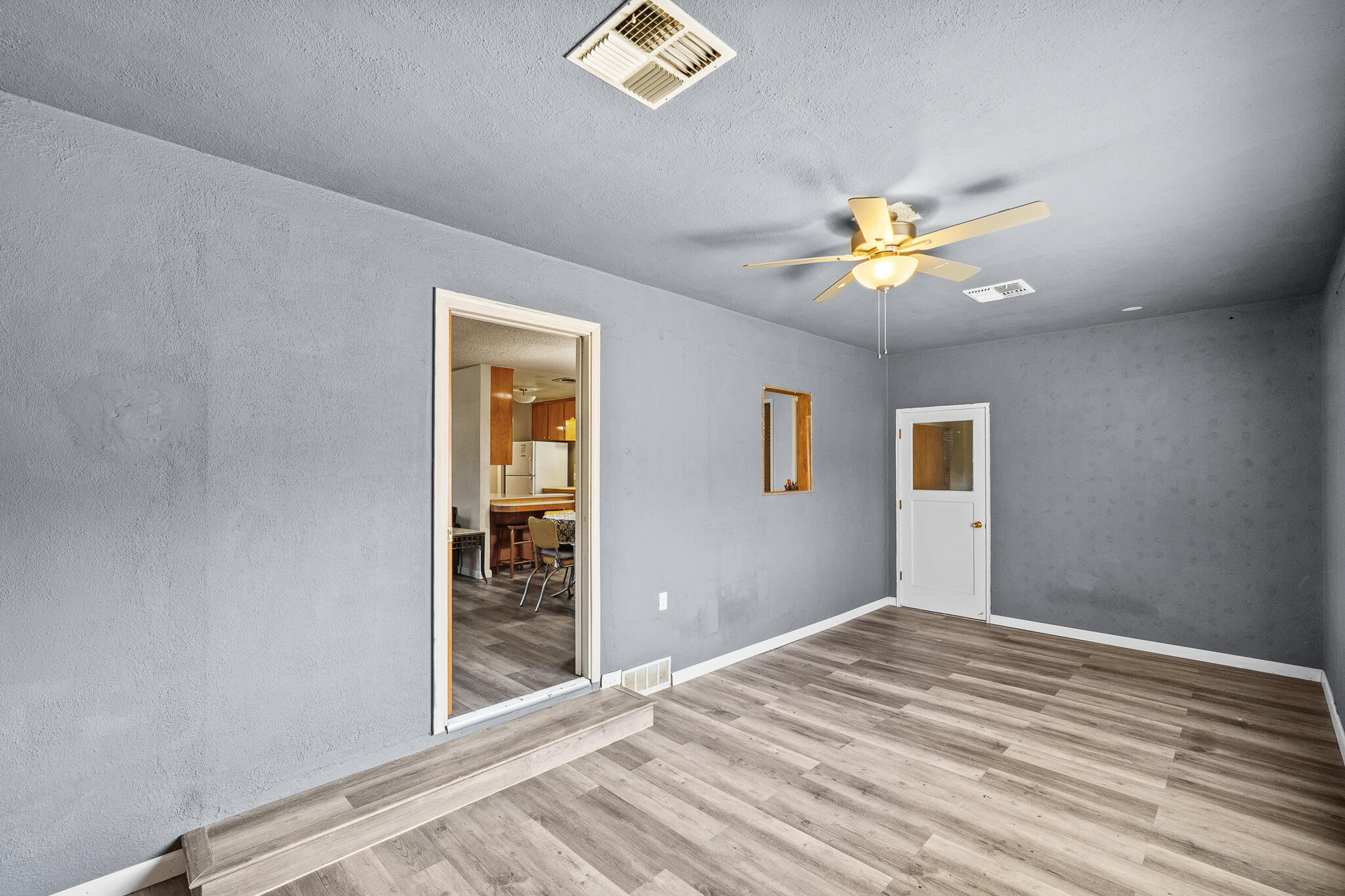 1127 S Whitney, Visalia, CA 93277