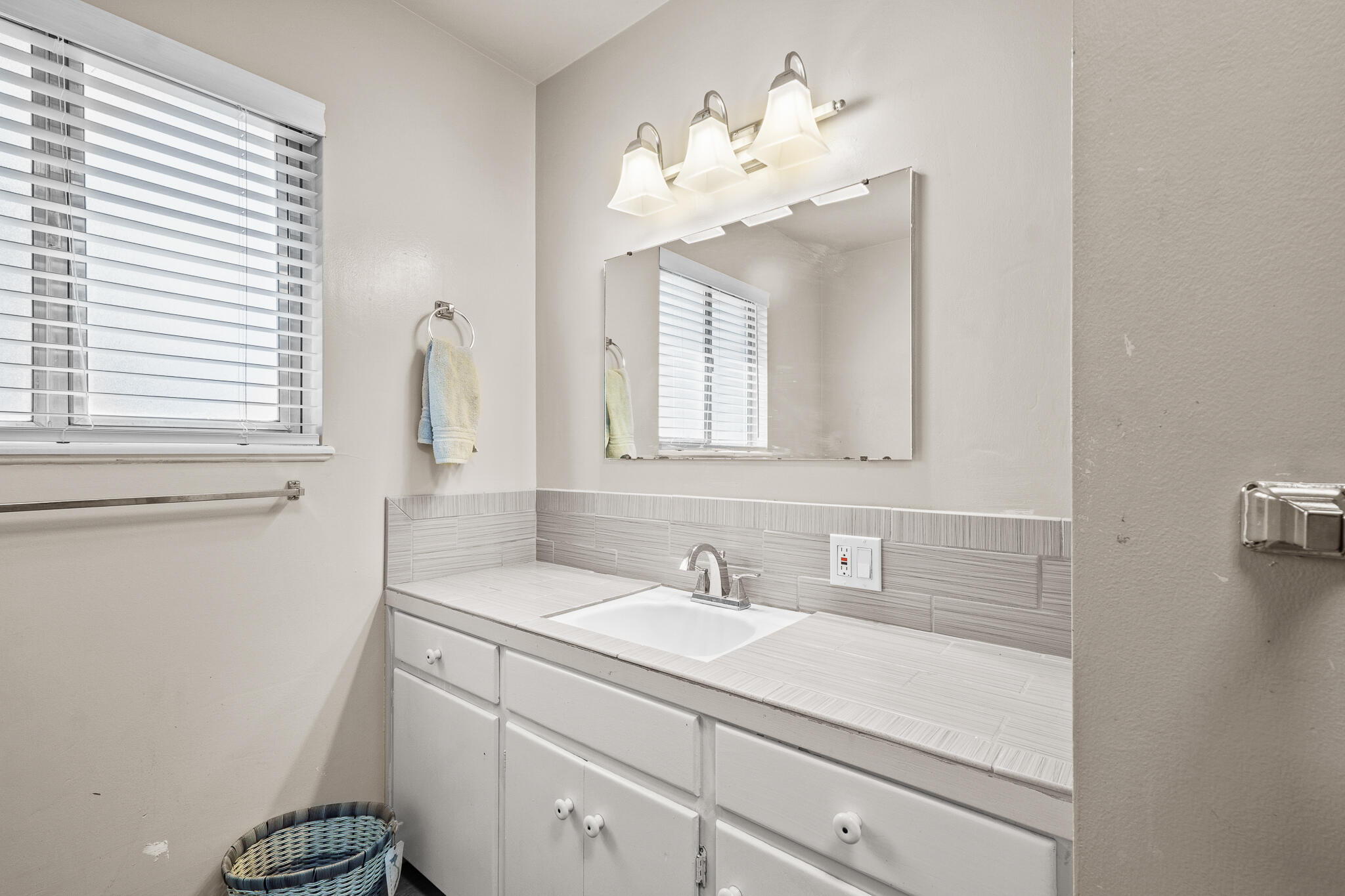 1127 S Whitney, Visalia, CA 93277