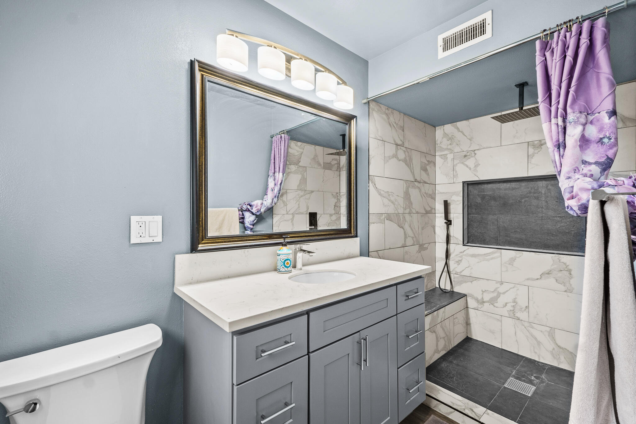 1127 S Whitney, Visalia, CA 93277