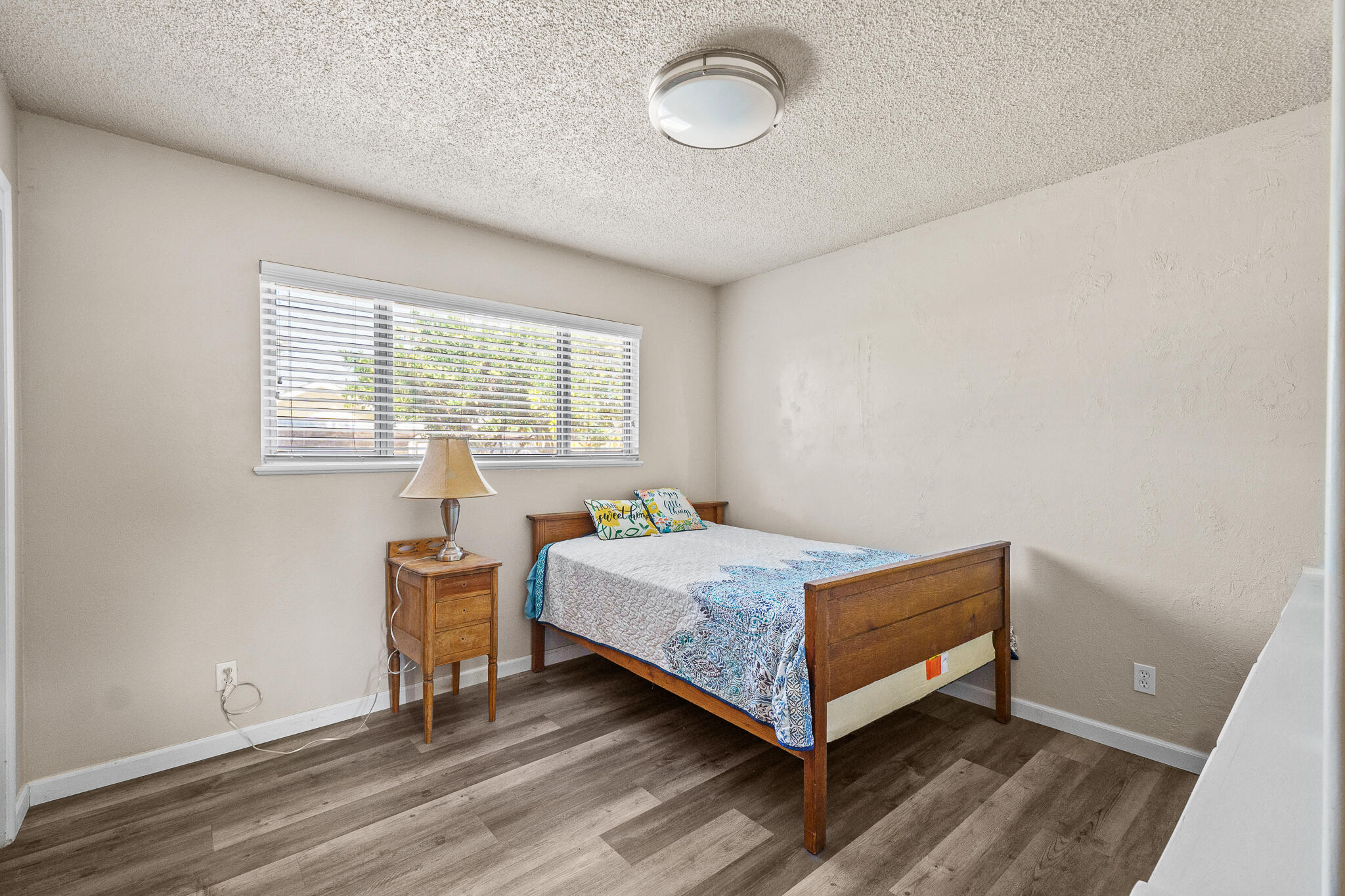 1127 S Whitney, Visalia, CA 93277