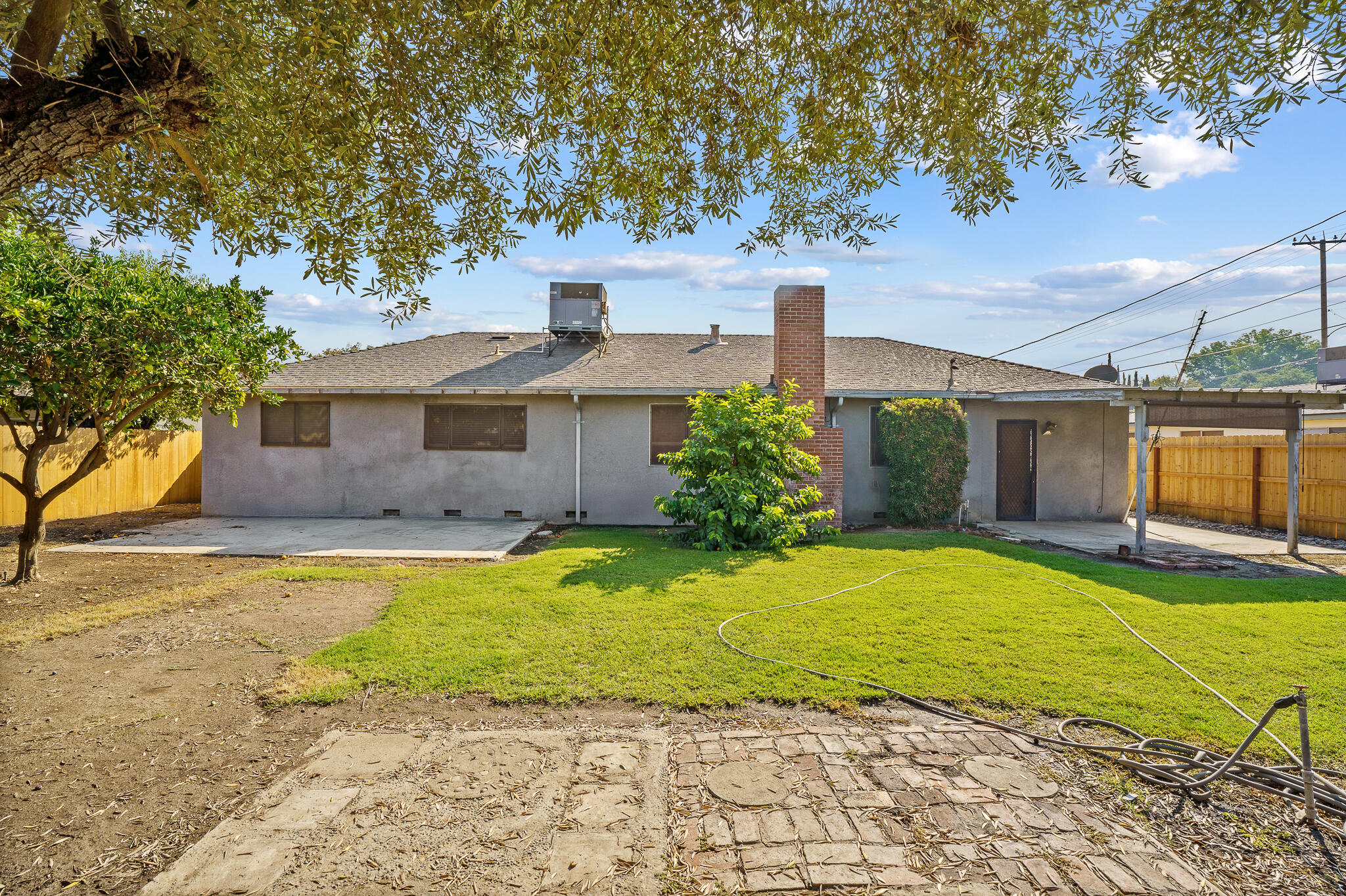 1127 S Whitney, Visalia, CA 93277