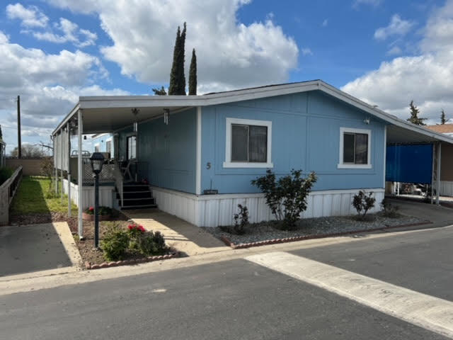 900 E Rankin Rd #5, Tulare, CA 93274