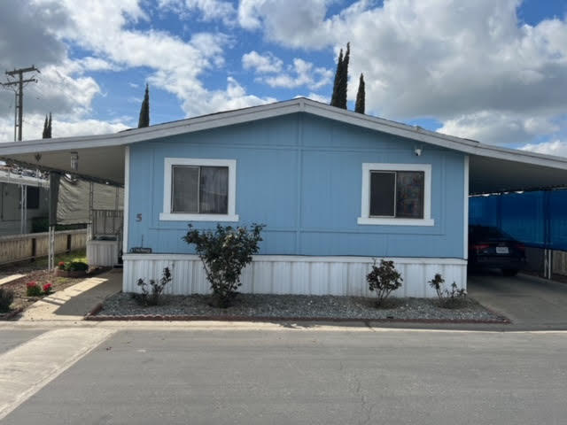 900 E Rankin Rd #5, Tulare, CA 93274