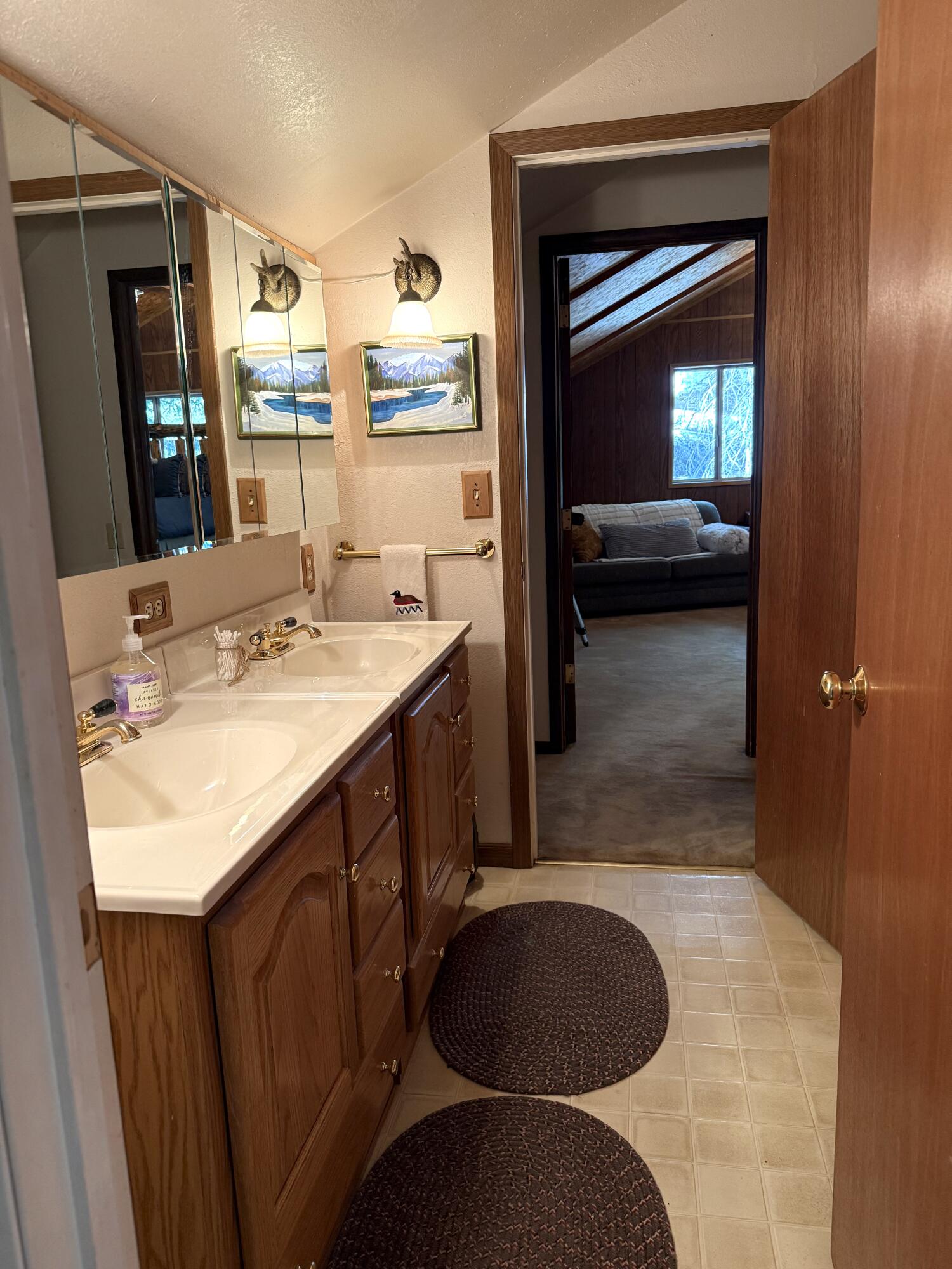 57187 Tamarack Dr, Springville, CA 93265