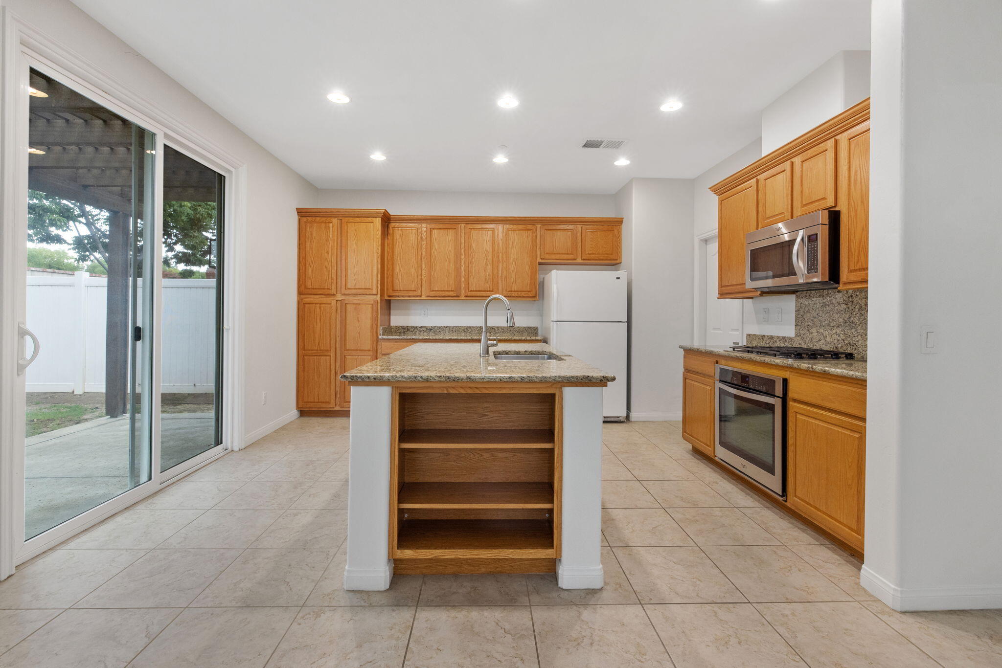 8214 Prentice Hall Dr, Bakersfield, CA 93311