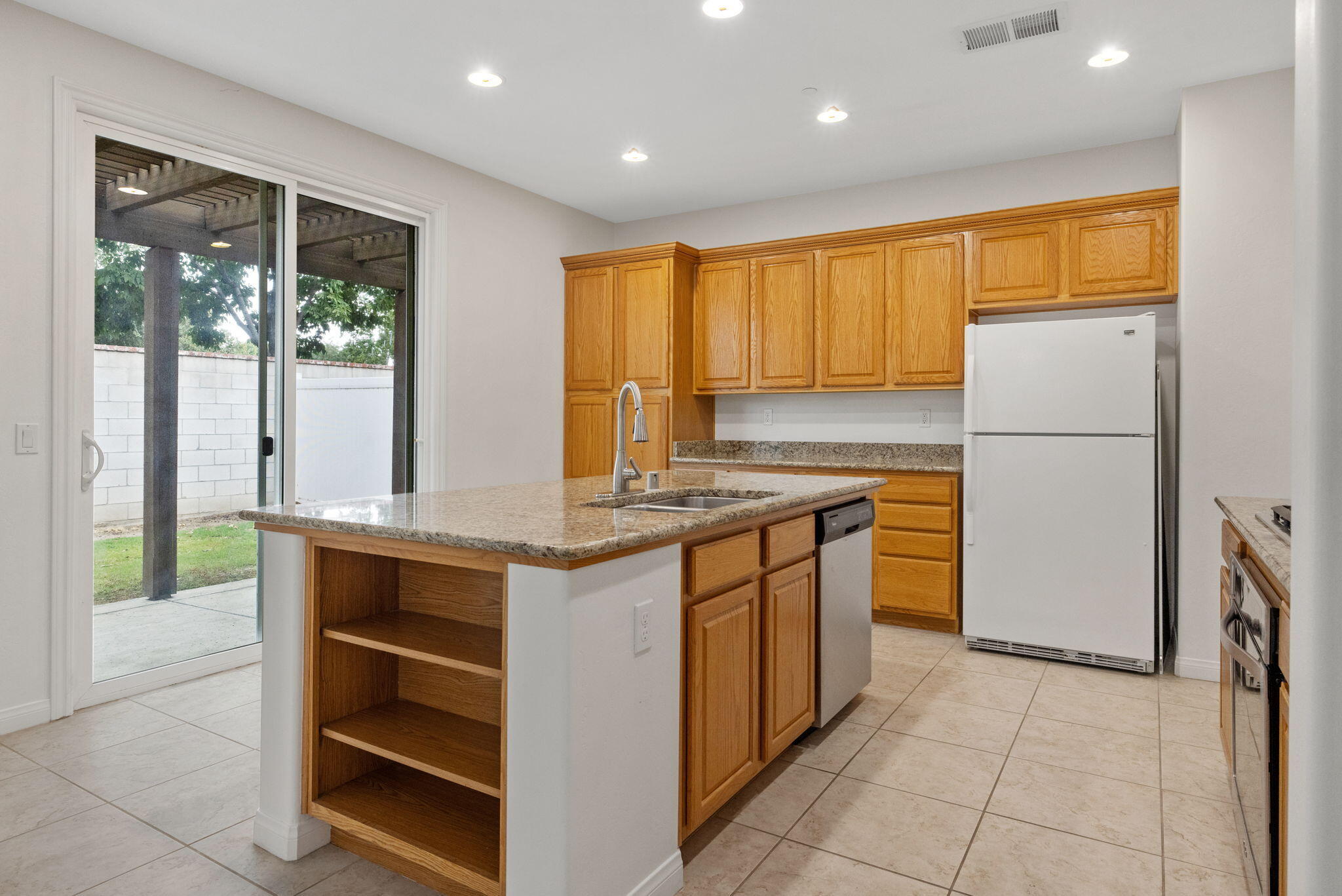 8214 Prentice Hall Dr, Bakersfield, CA 93311