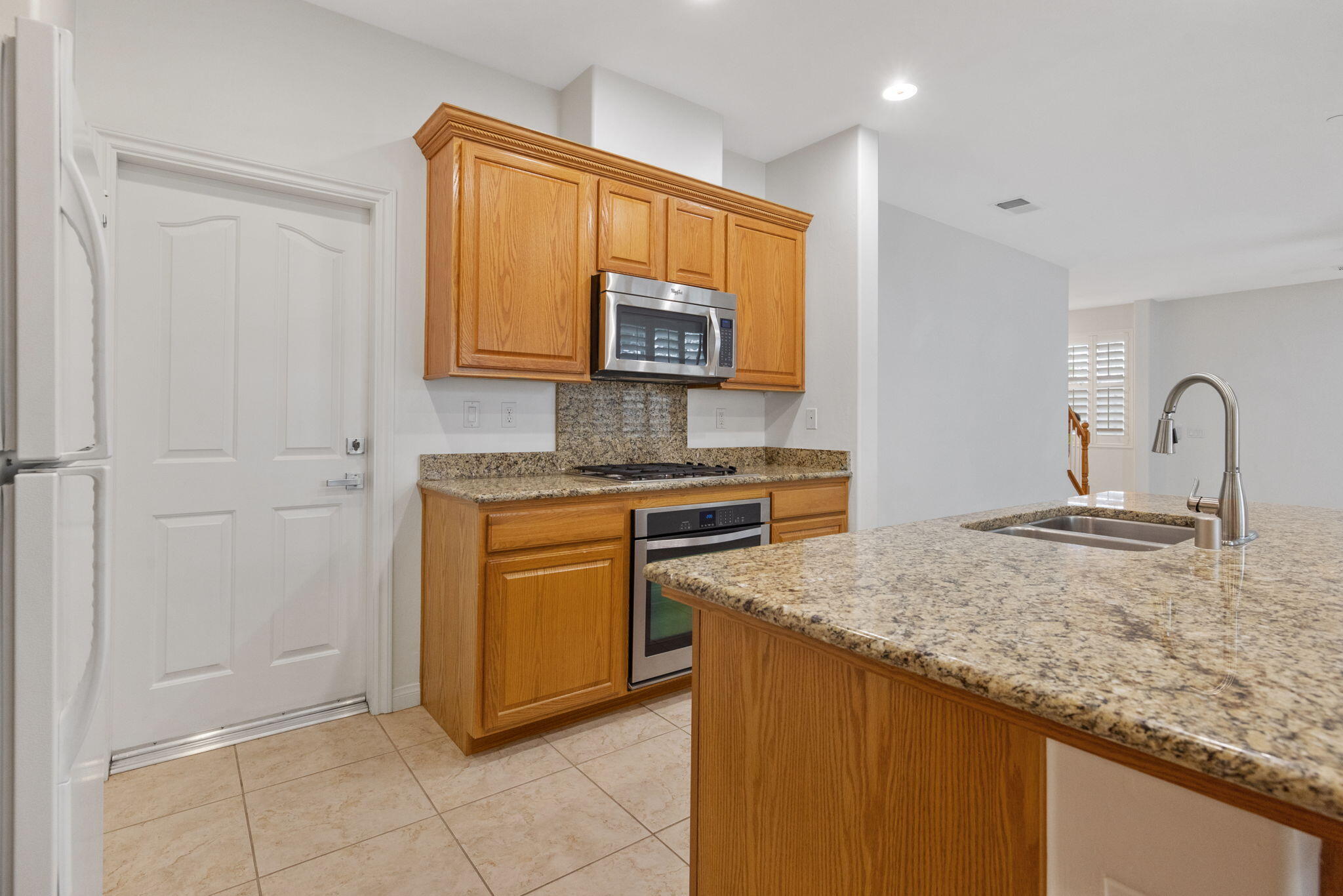 8214 Prentice Hall Dr, Bakersfield, CA 93311