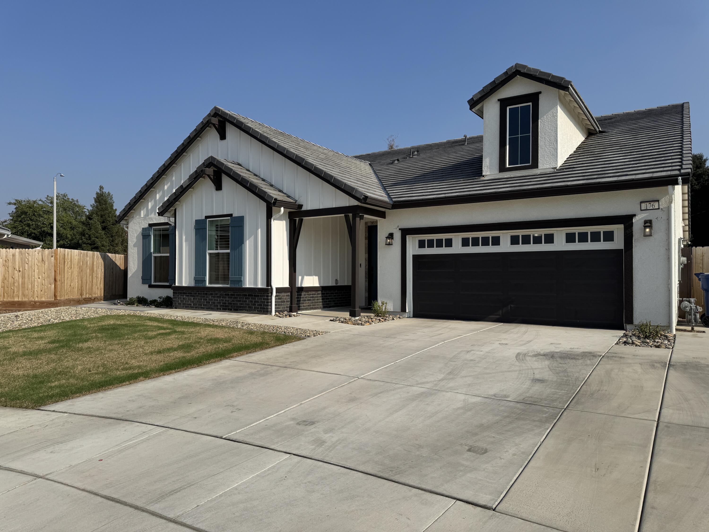 176 N Ocean Ct, Tulare, CA 93274