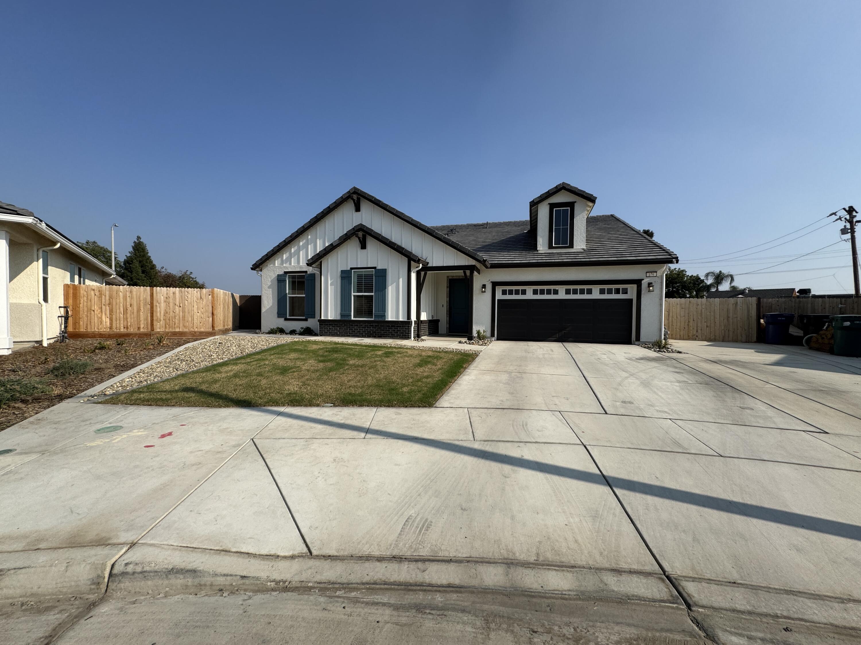 176 N Ocean Ct, Tulare, CA 93274