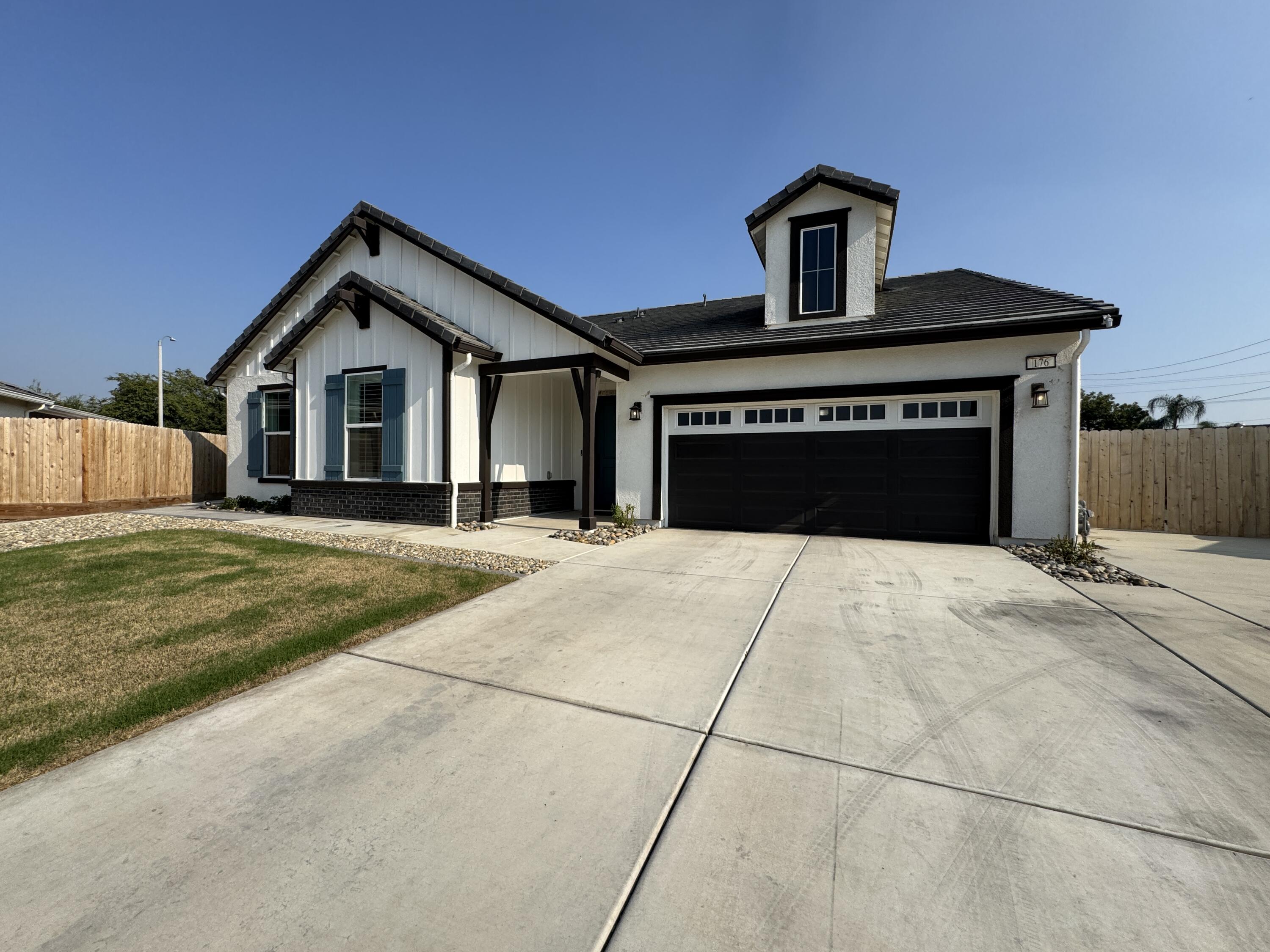 176 N Ocean Ct, Tulare, CA 93274
