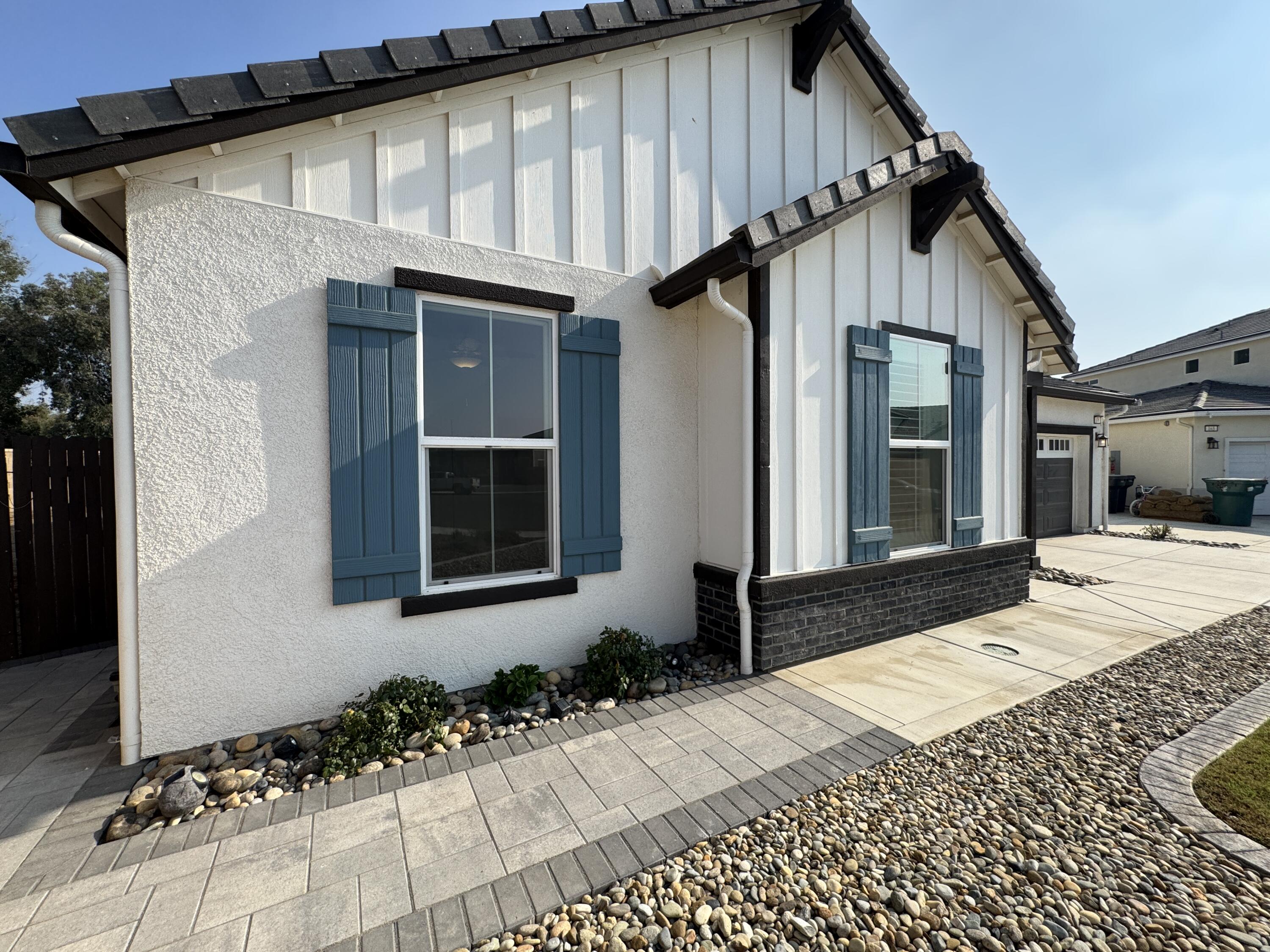 176 N Ocean Ct, Tulare, CA 93274