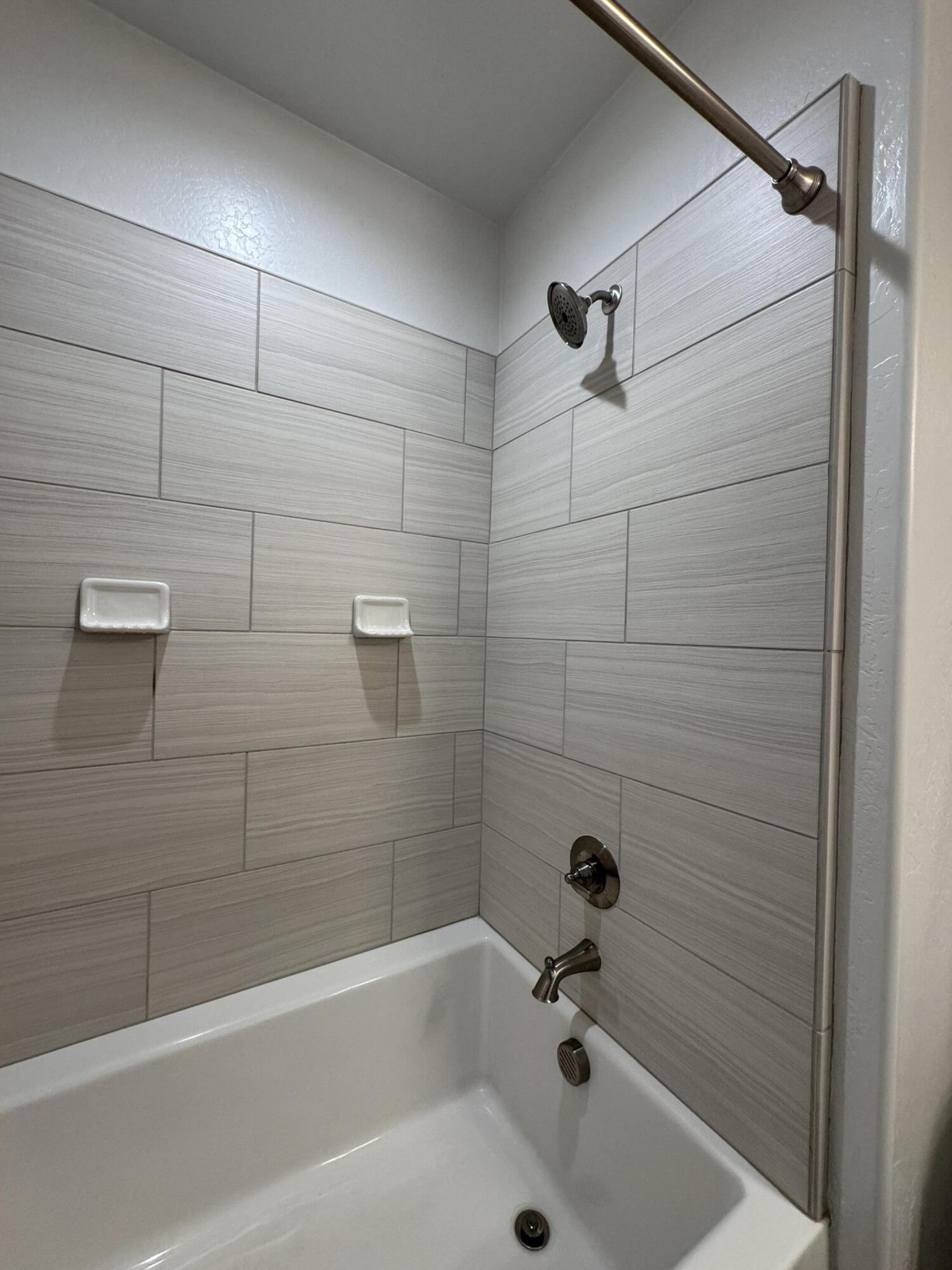 176 N Ocean Ct, Tulare, CA 93274