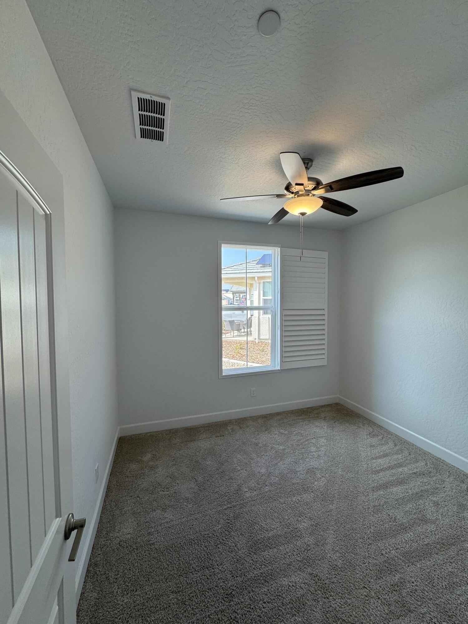 176 N Ocean Ct, Tulare, CA 93274