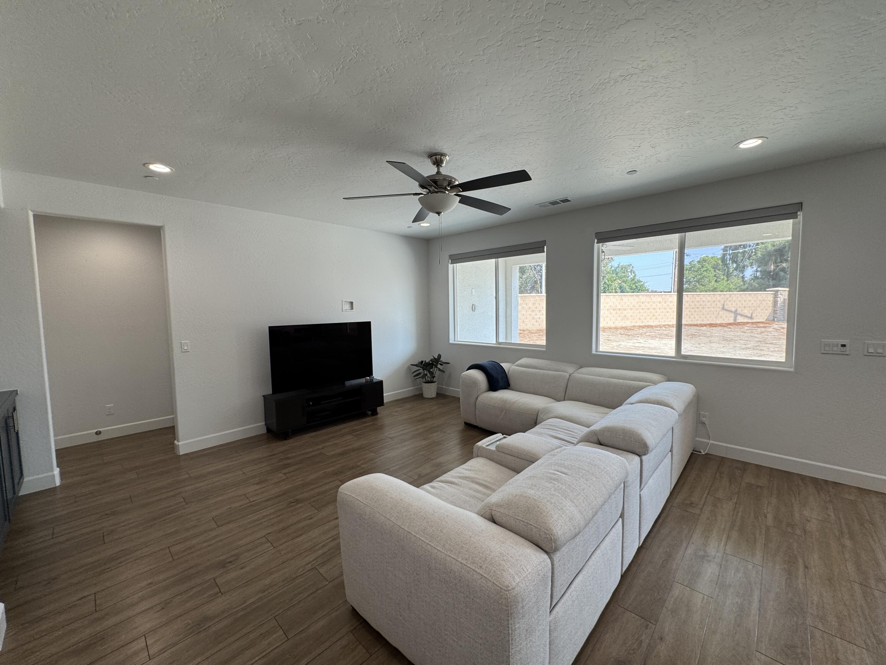 176 N Ocean Ct, Tulare, CA 93274