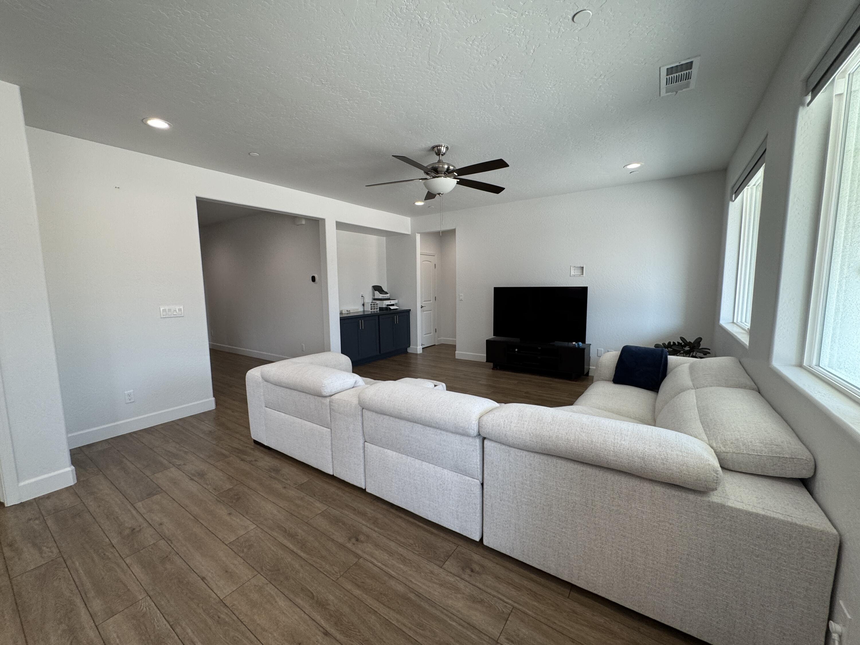 176 N Ocean Ct, Tulare, CA 93274