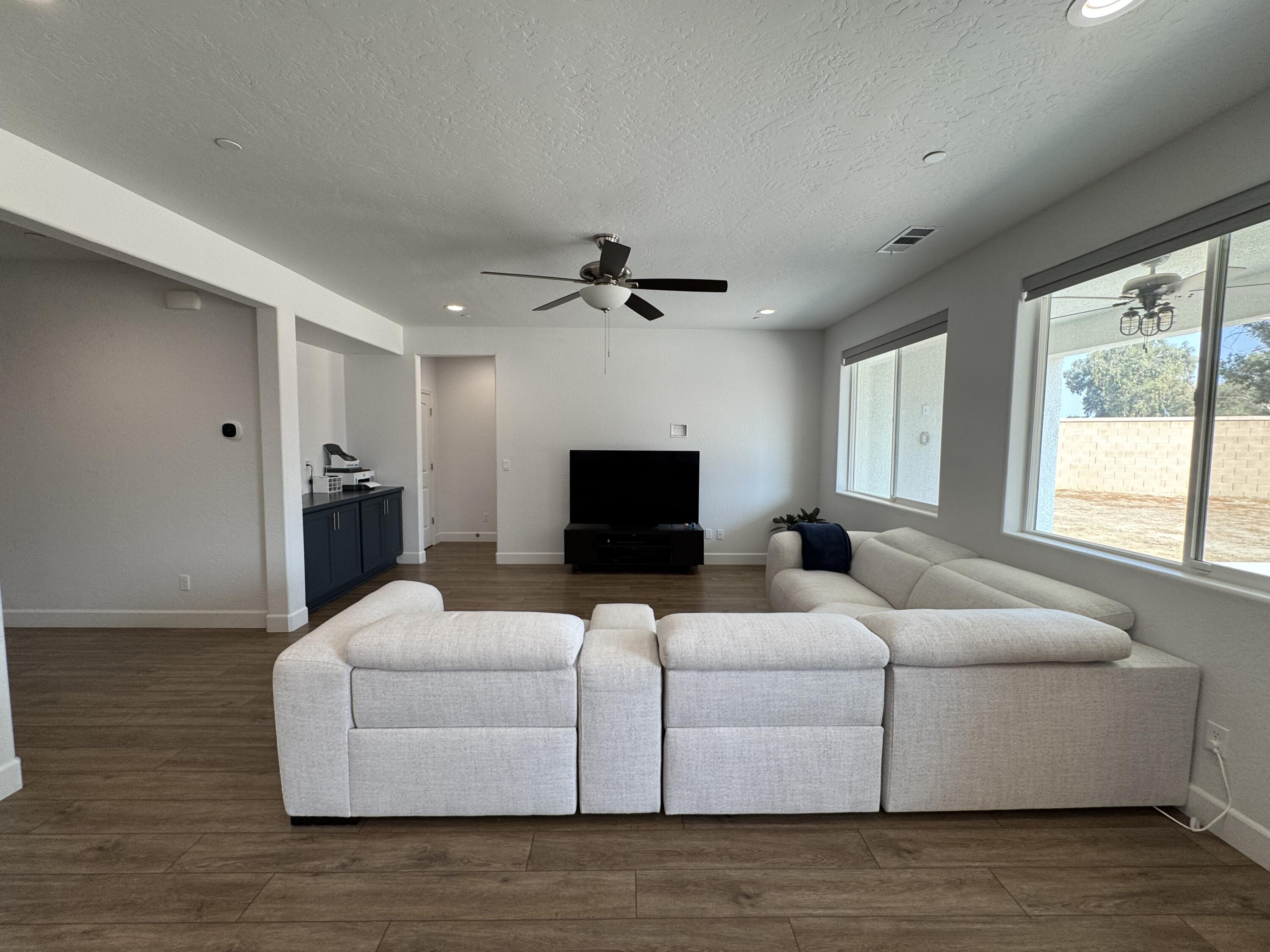 176 N Ocean Ct, Tulare, CA 93274