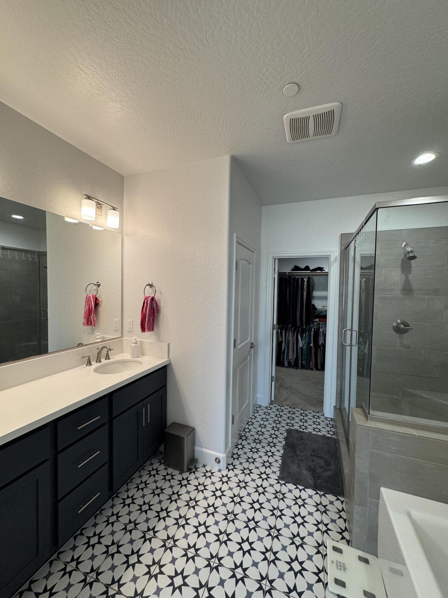 176 N Ocean Ct, Tulare, CA 93274