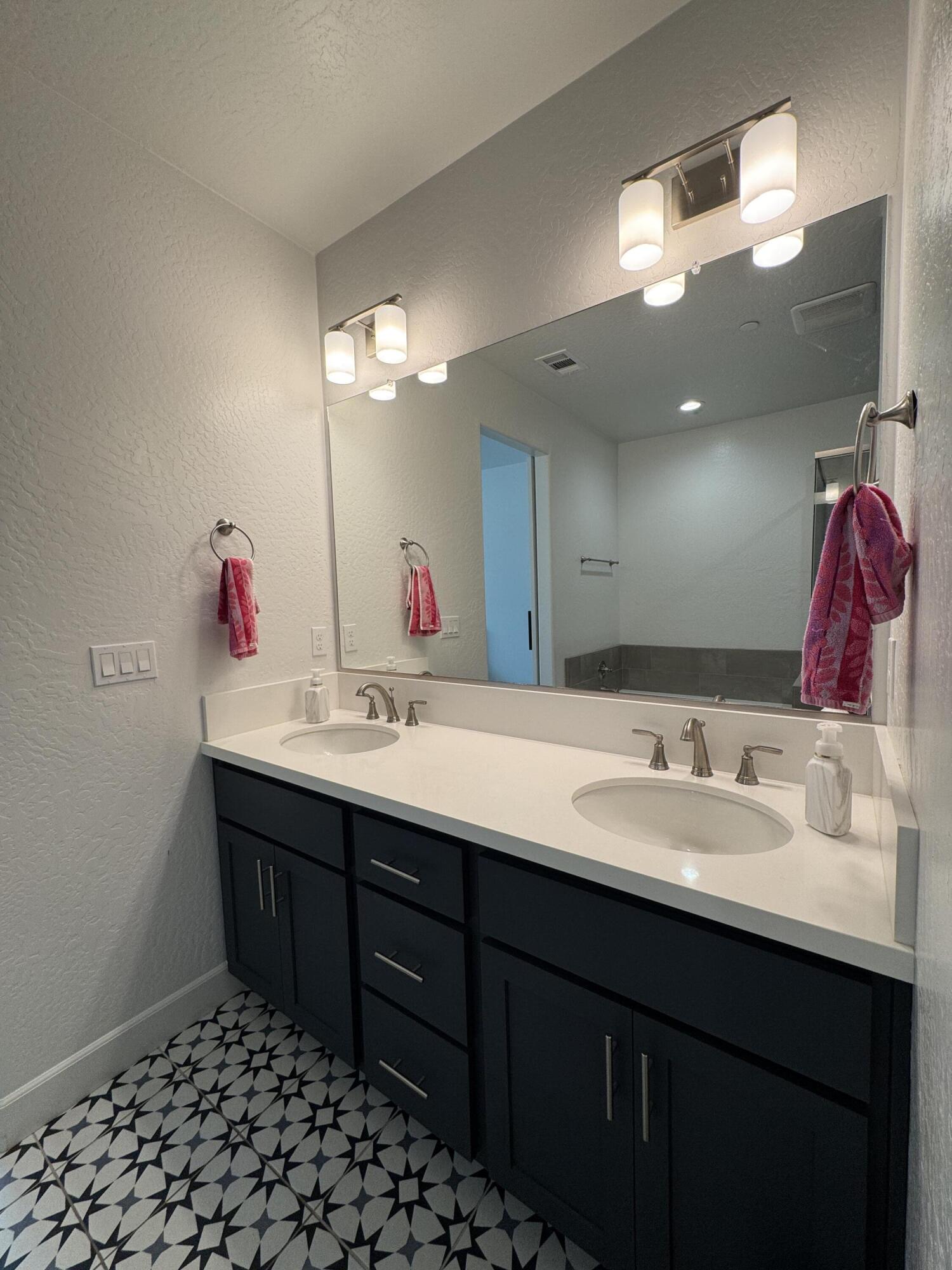 176 N Ocean Ct, Tulare, CA 93274