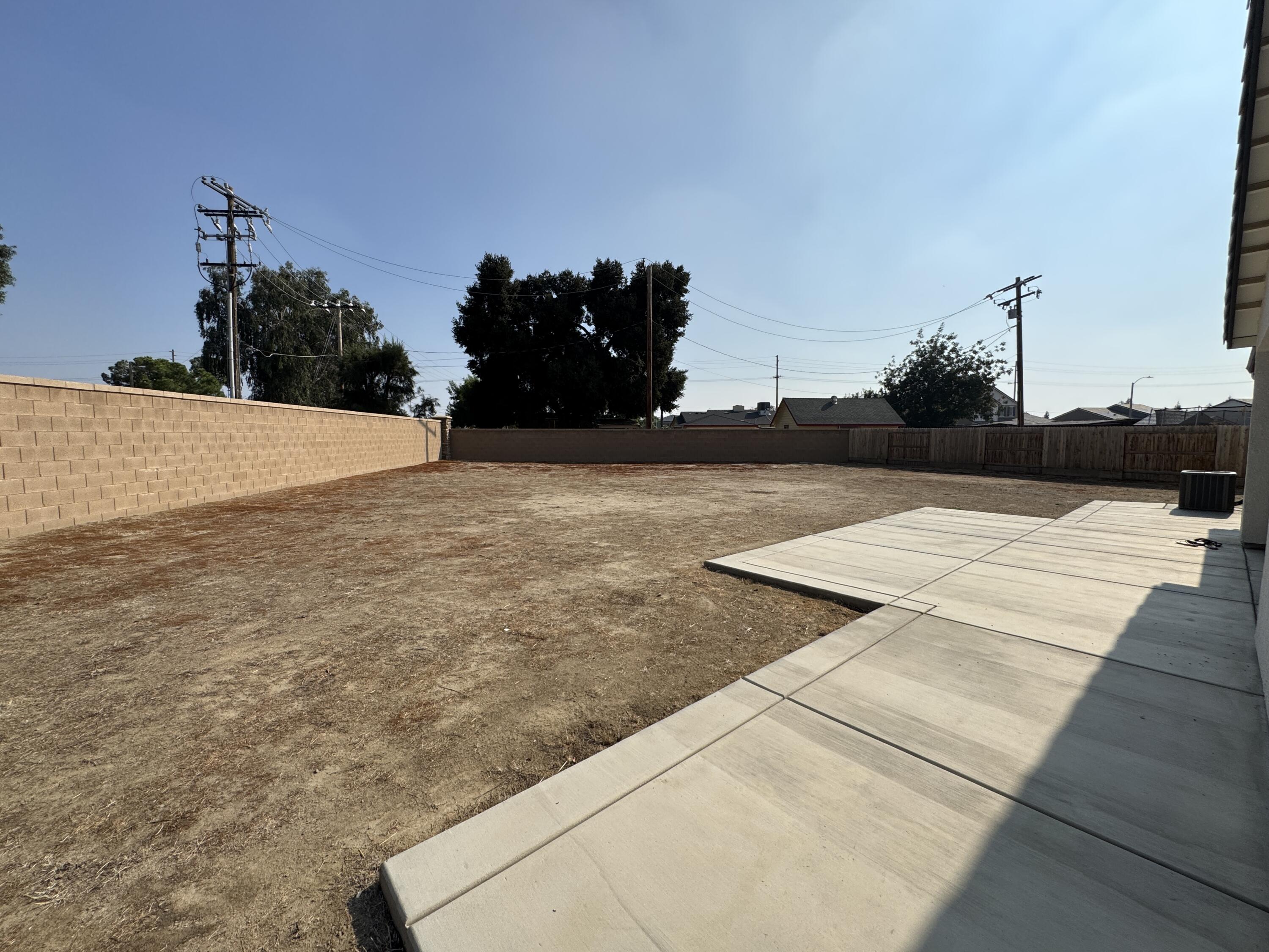 176 N Ocean Ct, Tulare, CA 93274