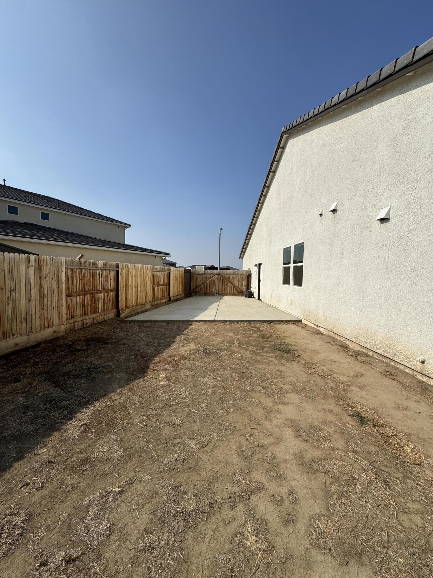 176 N Ocean Ct, Tulare, CA 93274