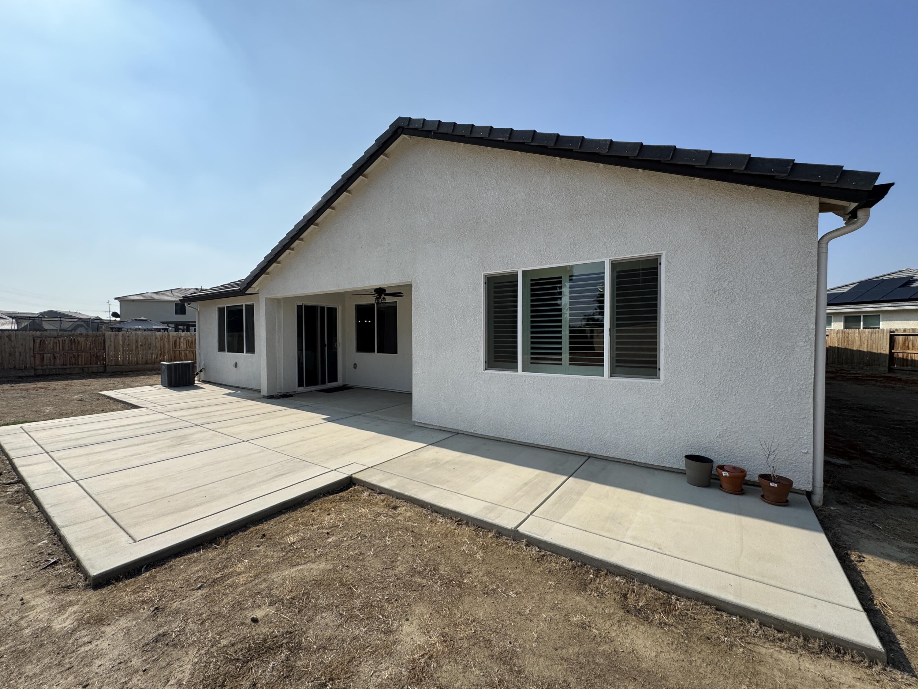 176 N Ocean Ct, Tulare, CA 93274