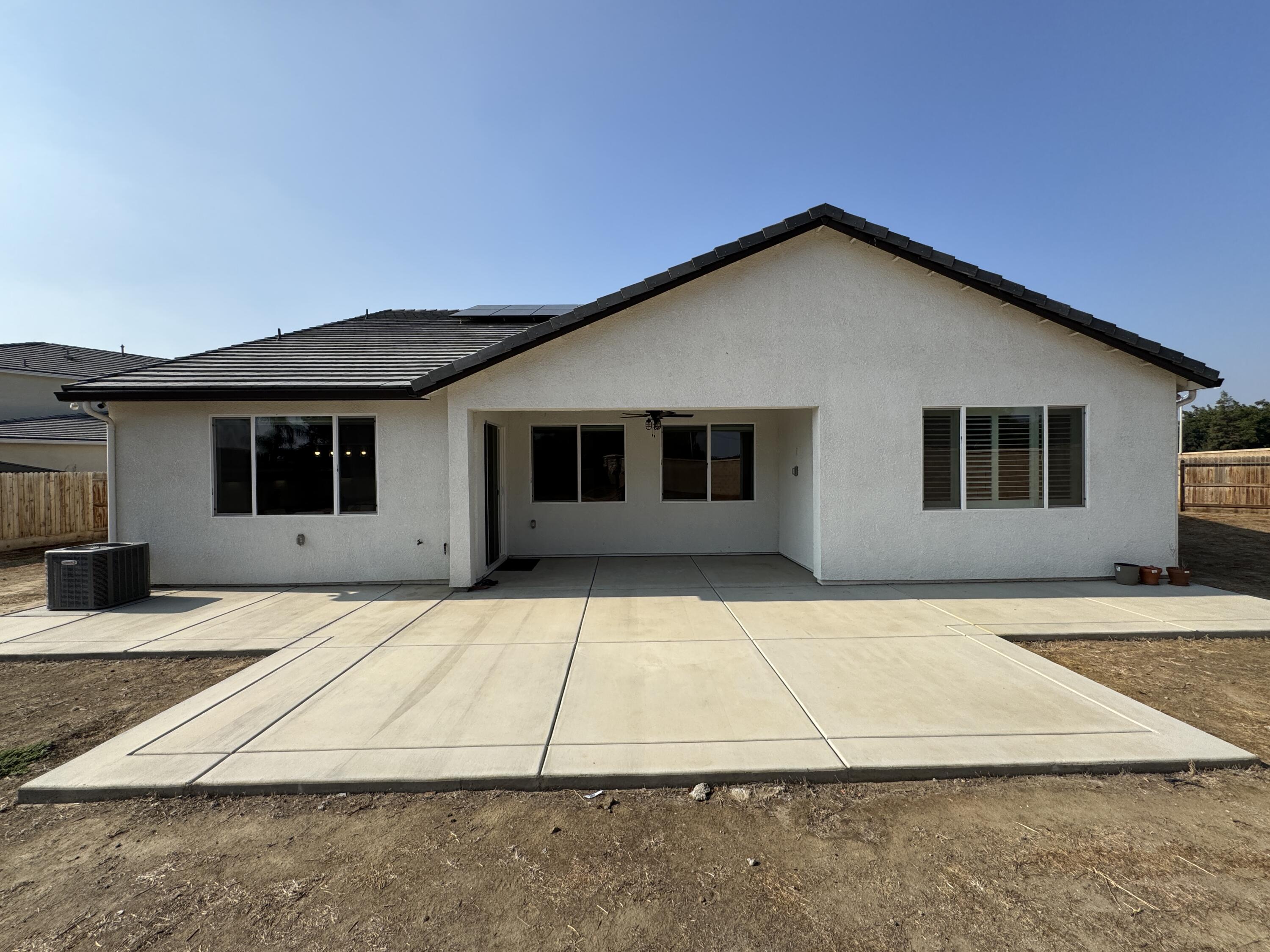 176 N Ocean Ct, Tulare, CA 93274