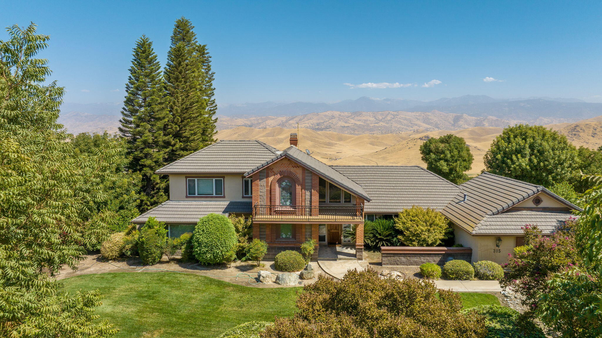 315 Valley View Dr, Exeter, CA 93221