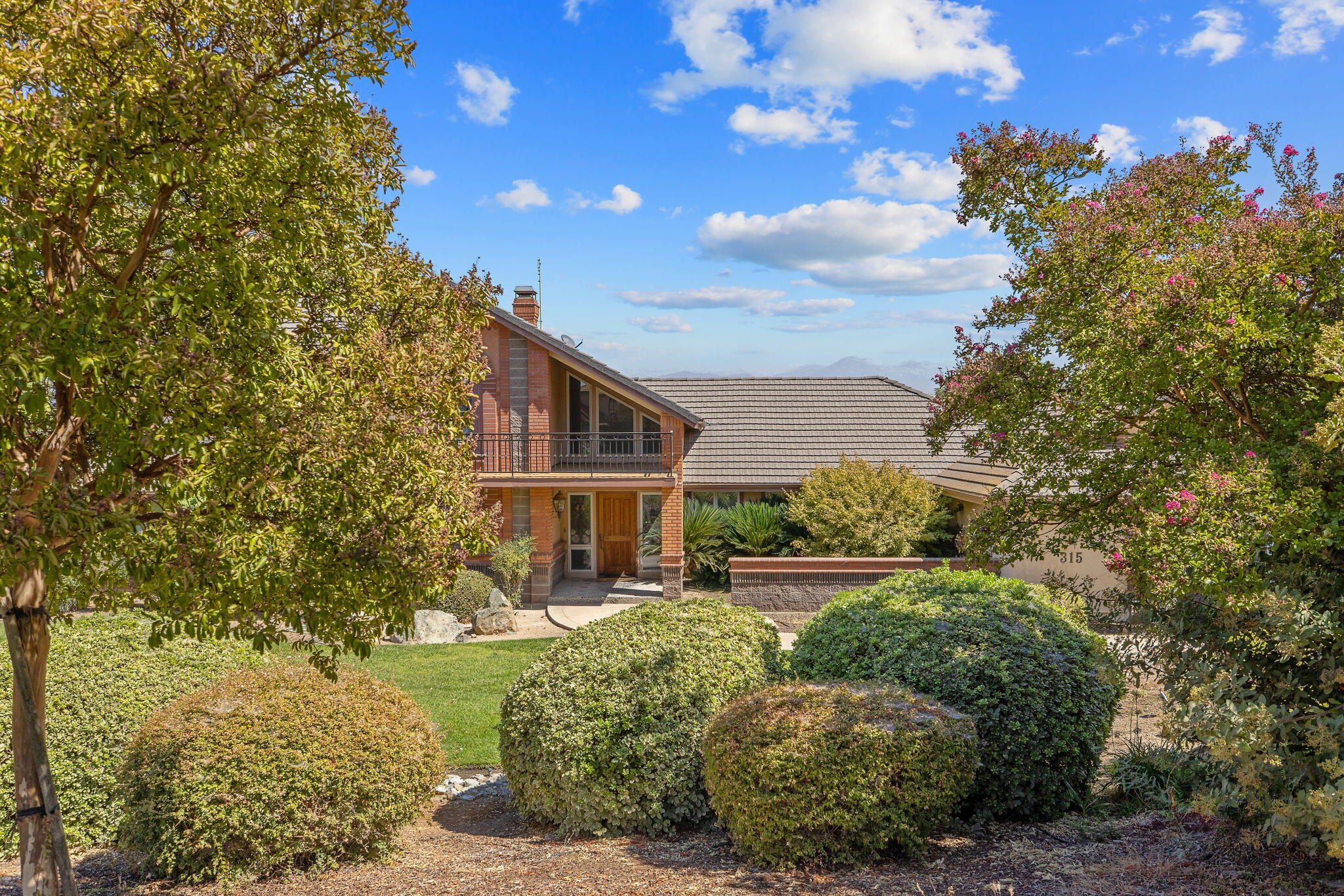 315 Valley View Dr, Exeter, CA 93221