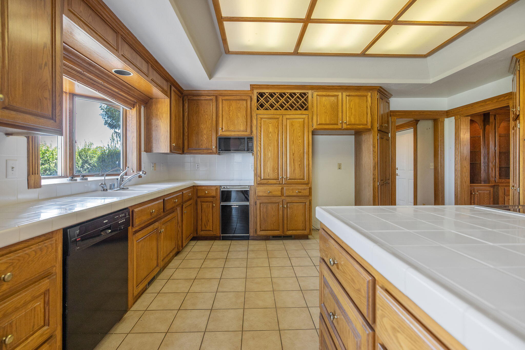 315 Valley View Dr, Exeter, CA 93221