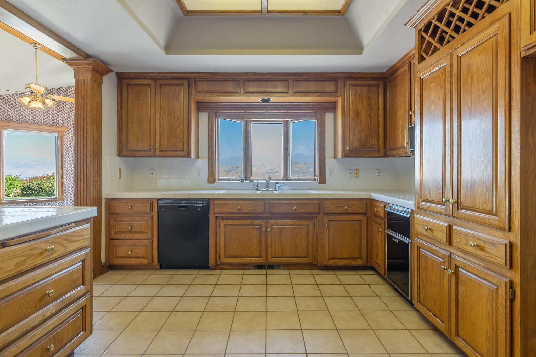 315 Valley View Dr, Exeter, CA 93221