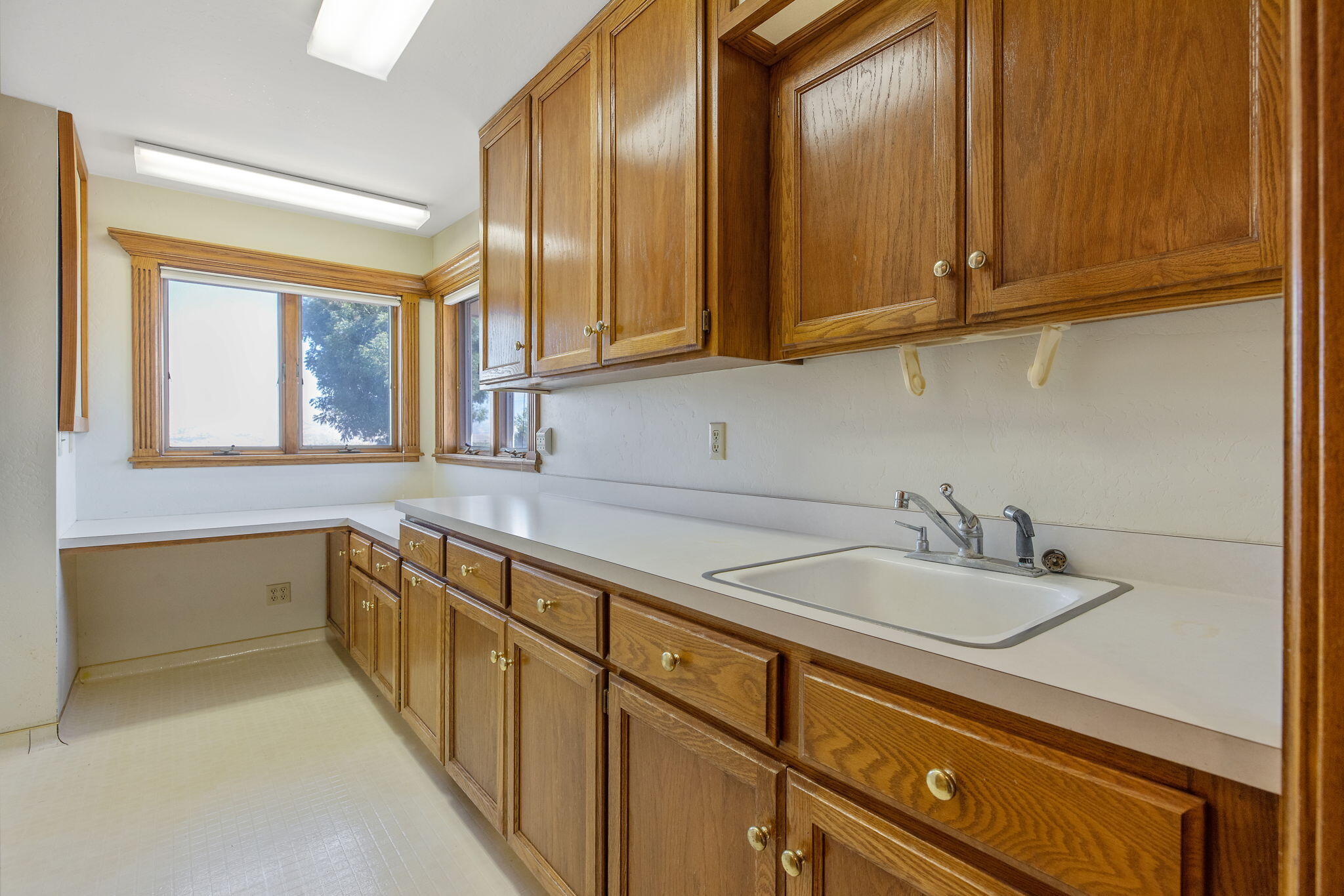 315 Valley View Dr, Exeter, CA 93221