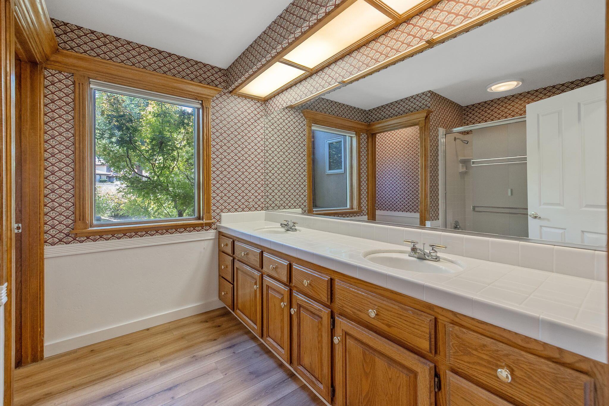 315 Valley View Dr, Exeter, CA 93221