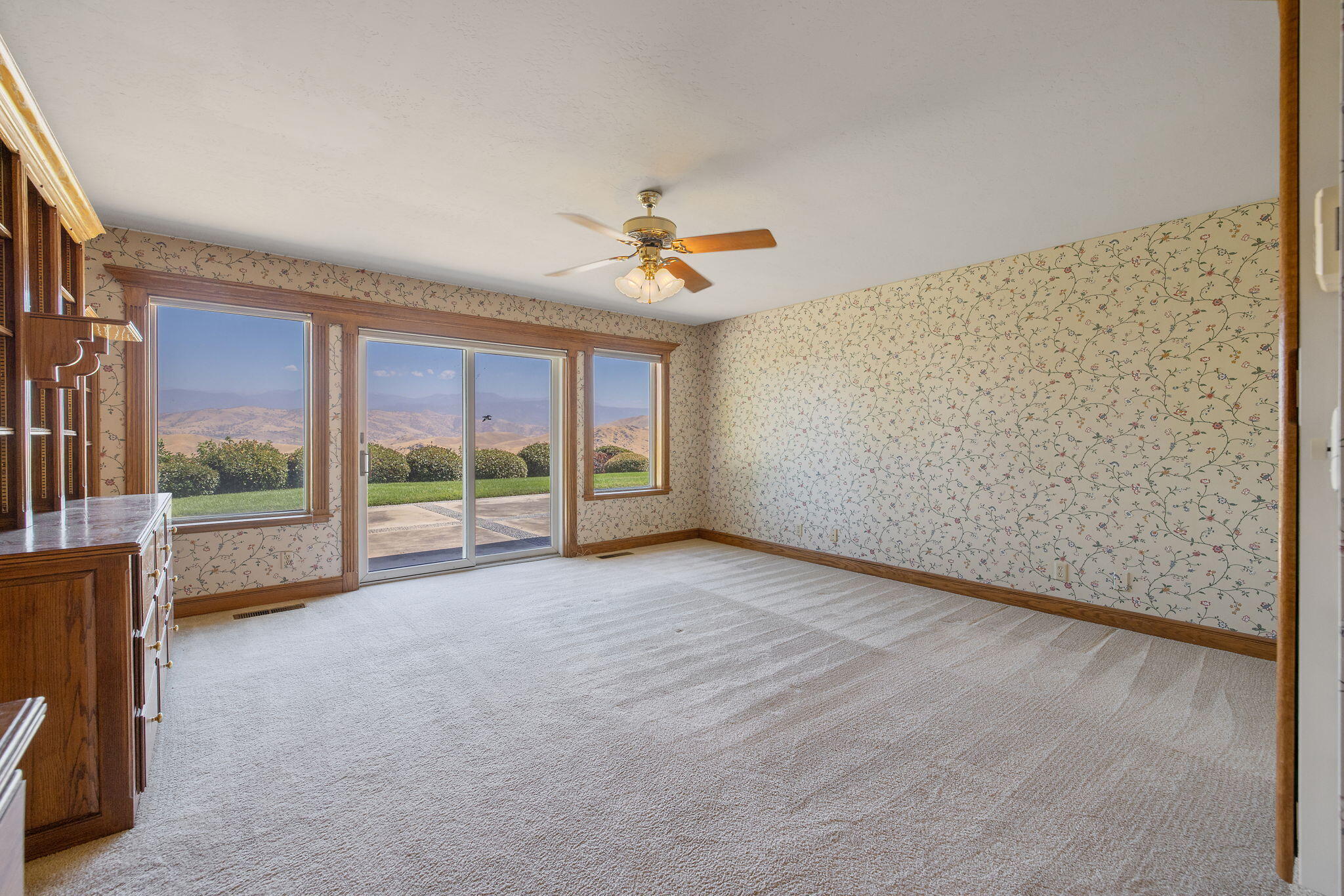 315 Valley View Dr, Exeter, CA 93221