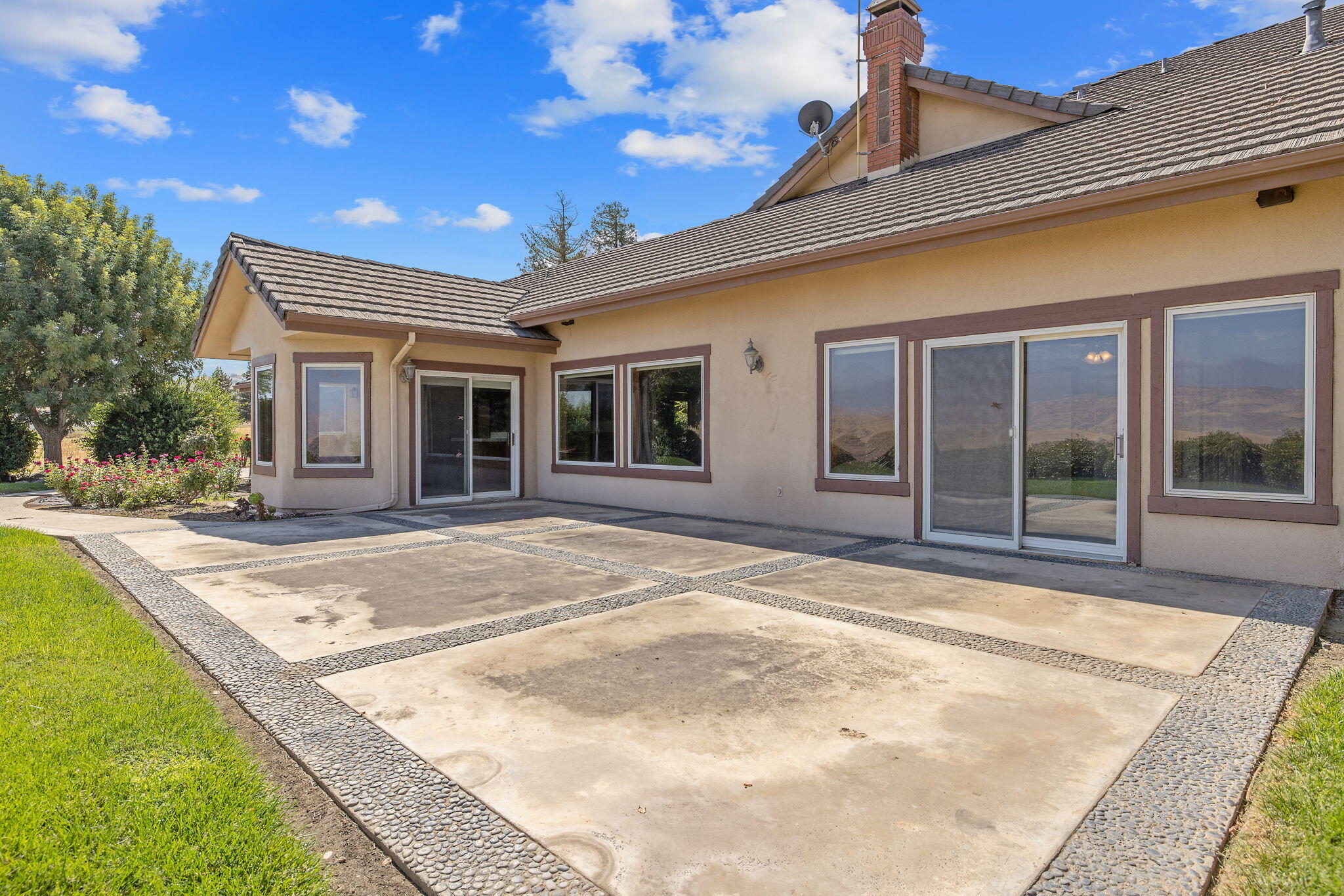 315 Valley View Dr, Exeter, CA 93221