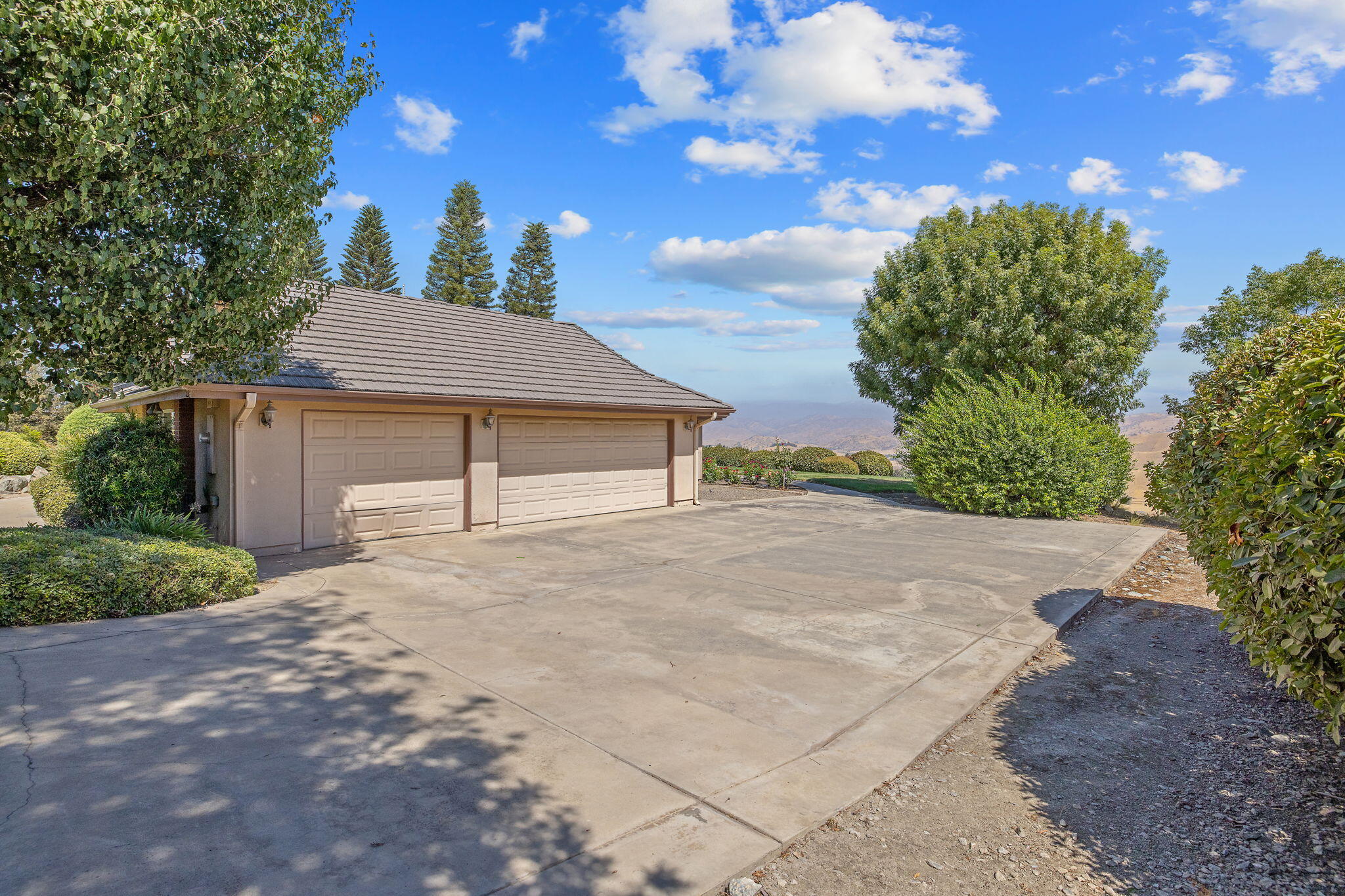 315 Valley View Dr, Exeter, CA 93221