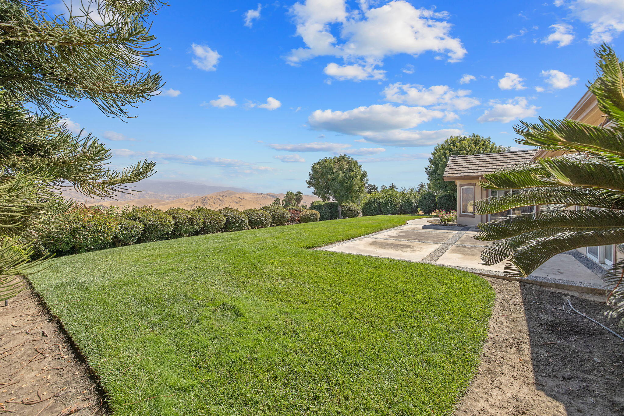 315 Valley View Dr, Exeter, CA 93221
