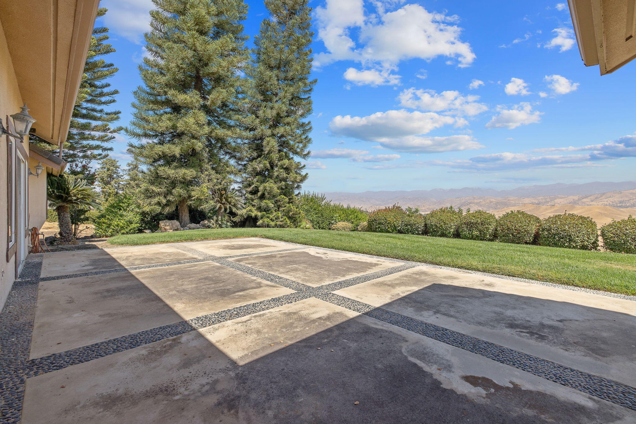 315 Valley View Dr, Exeter, CA 93221