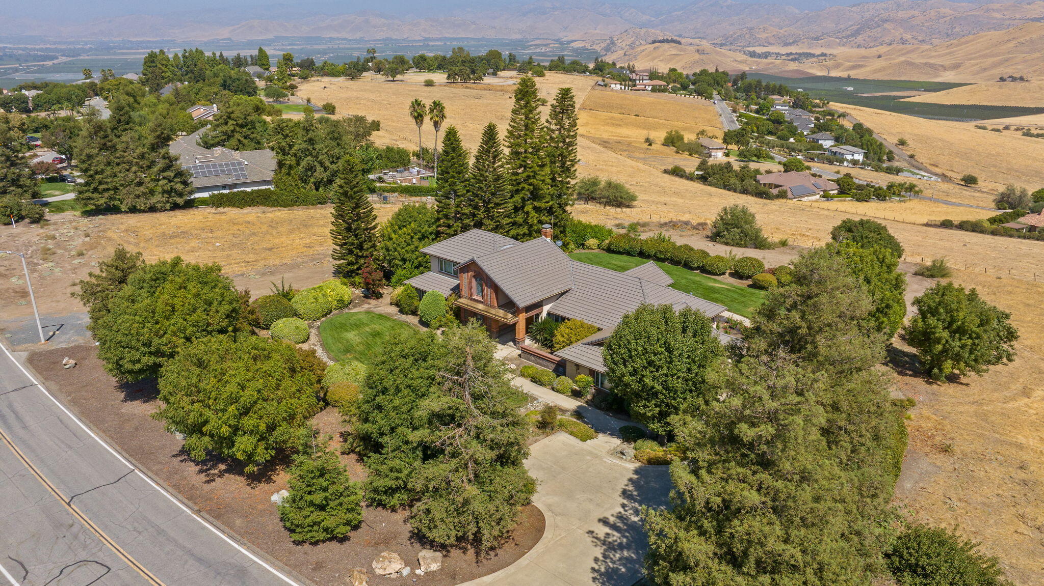 315 Valley View Dr, Exeter, CA 93221