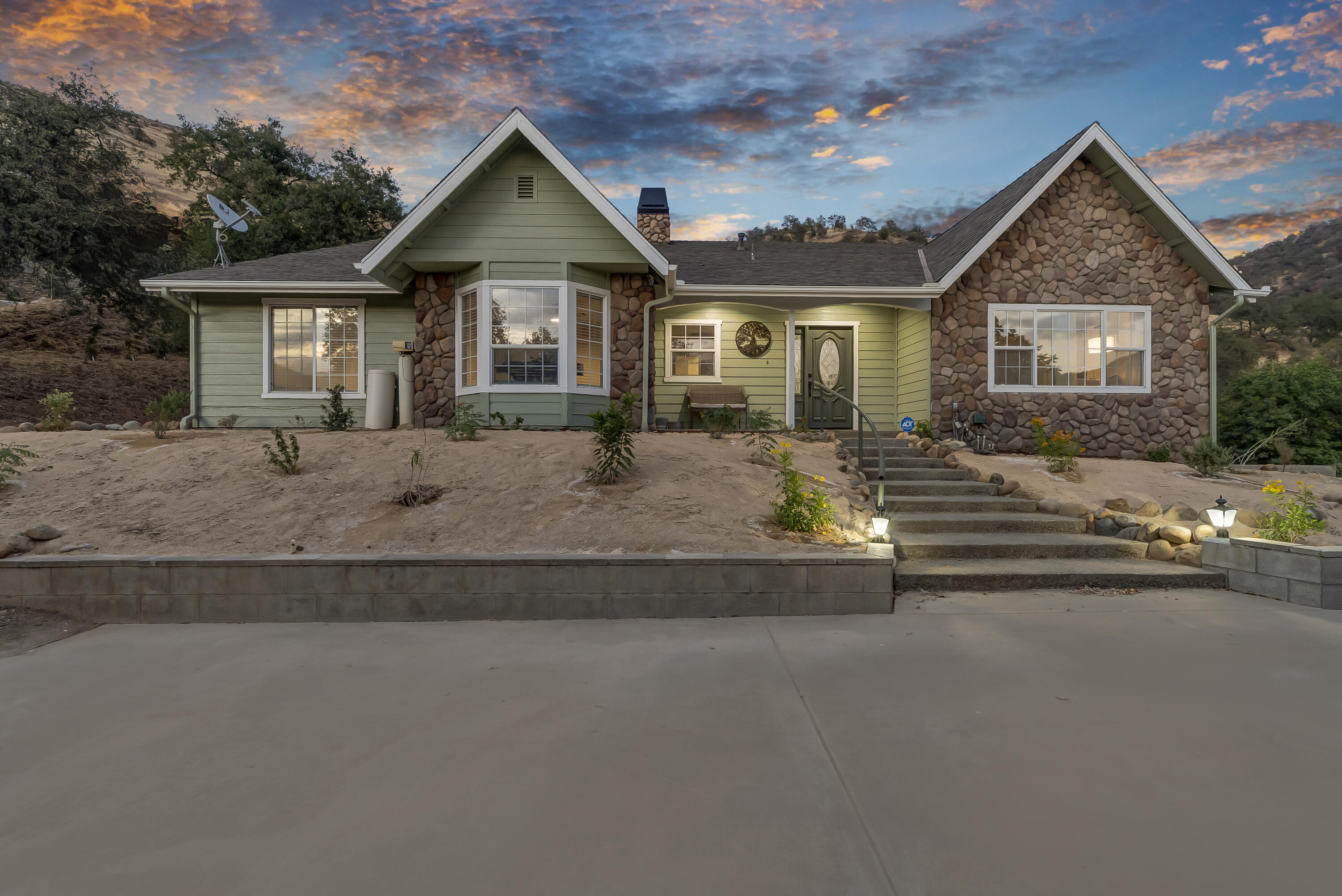 42076 Black Oak Dr, Three Rivers, CA 93271