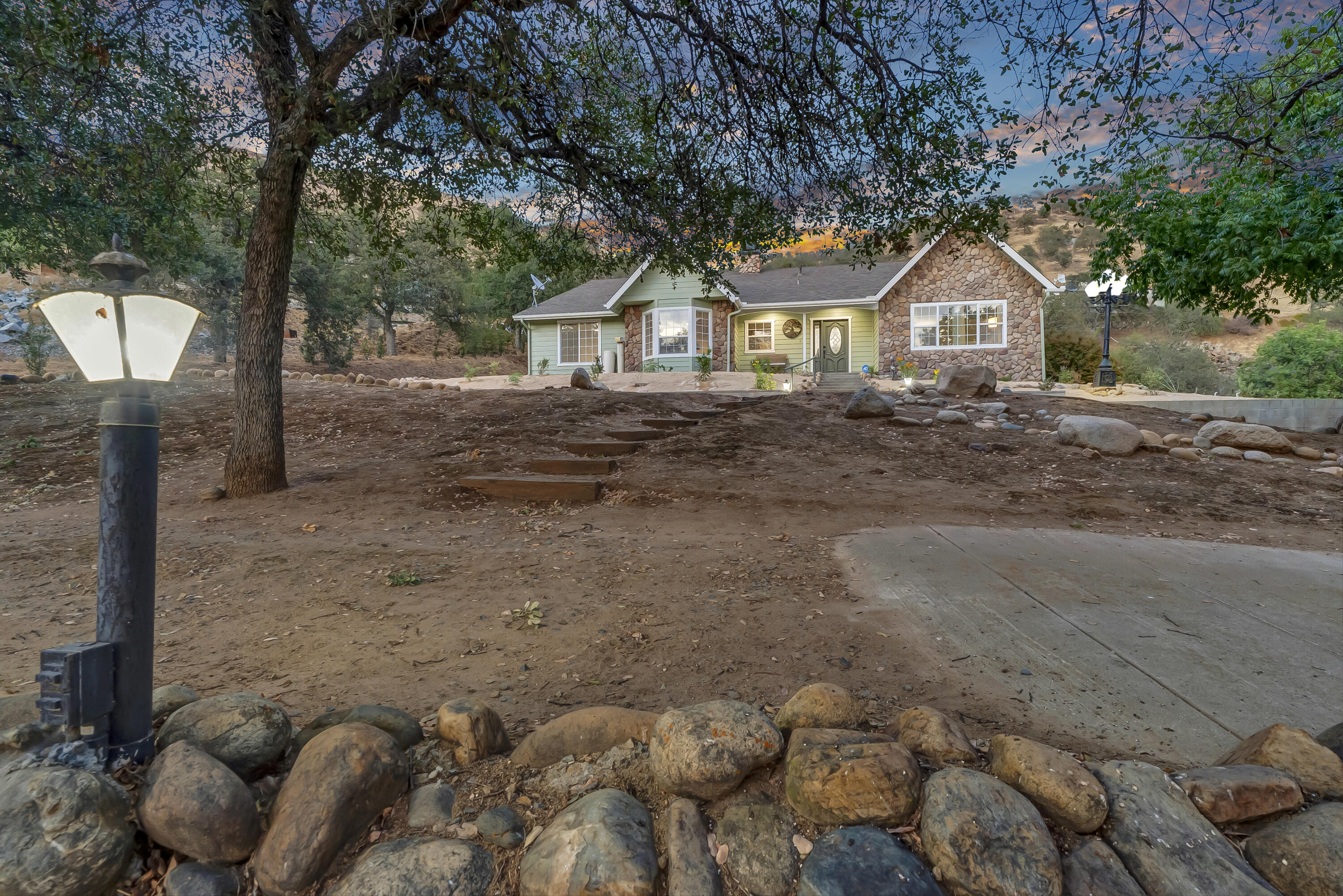 42076 Black Oak Dr, Three Rivers, CA 93271