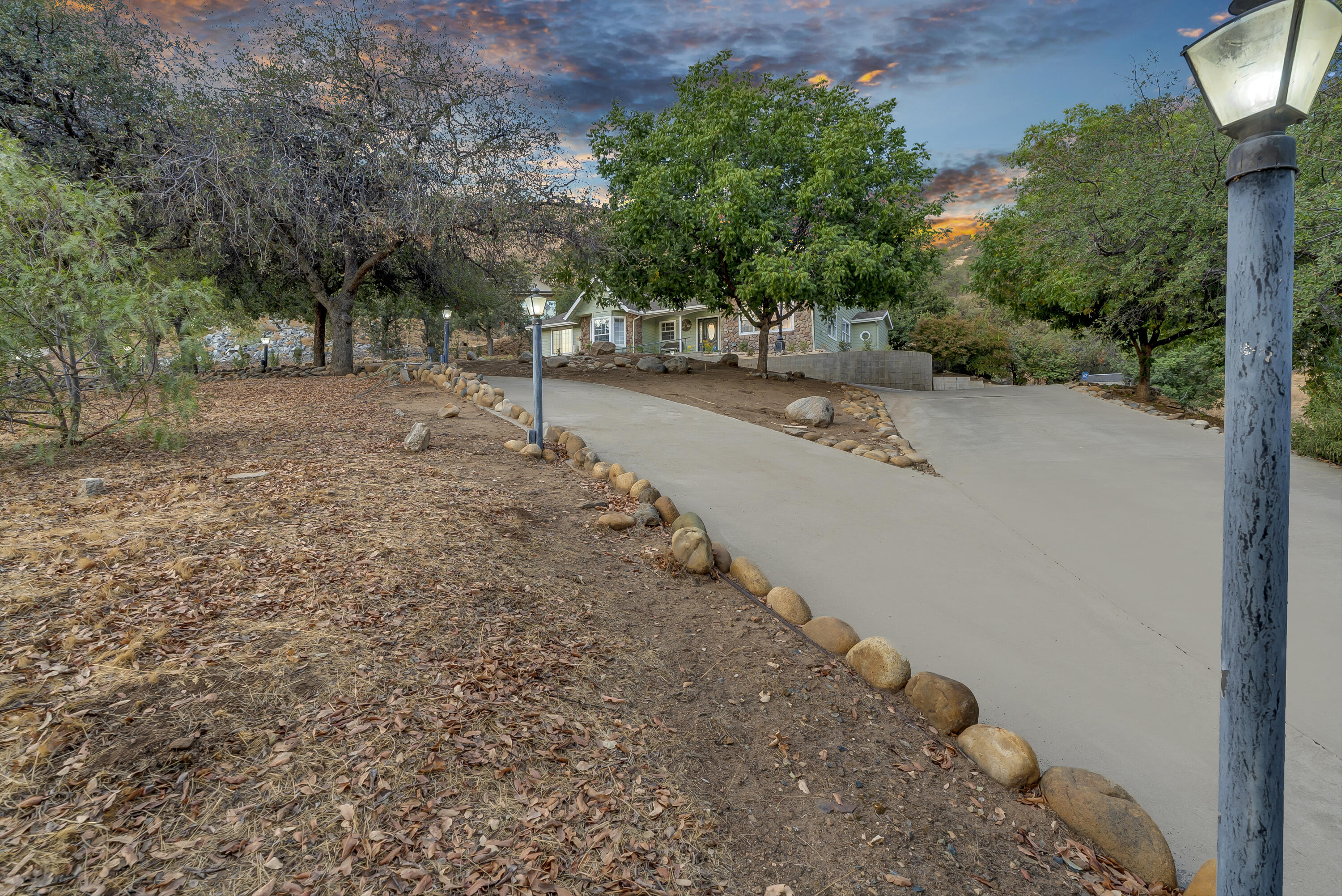 42076 Black Oak Dr, Three Rivers, CA 93271