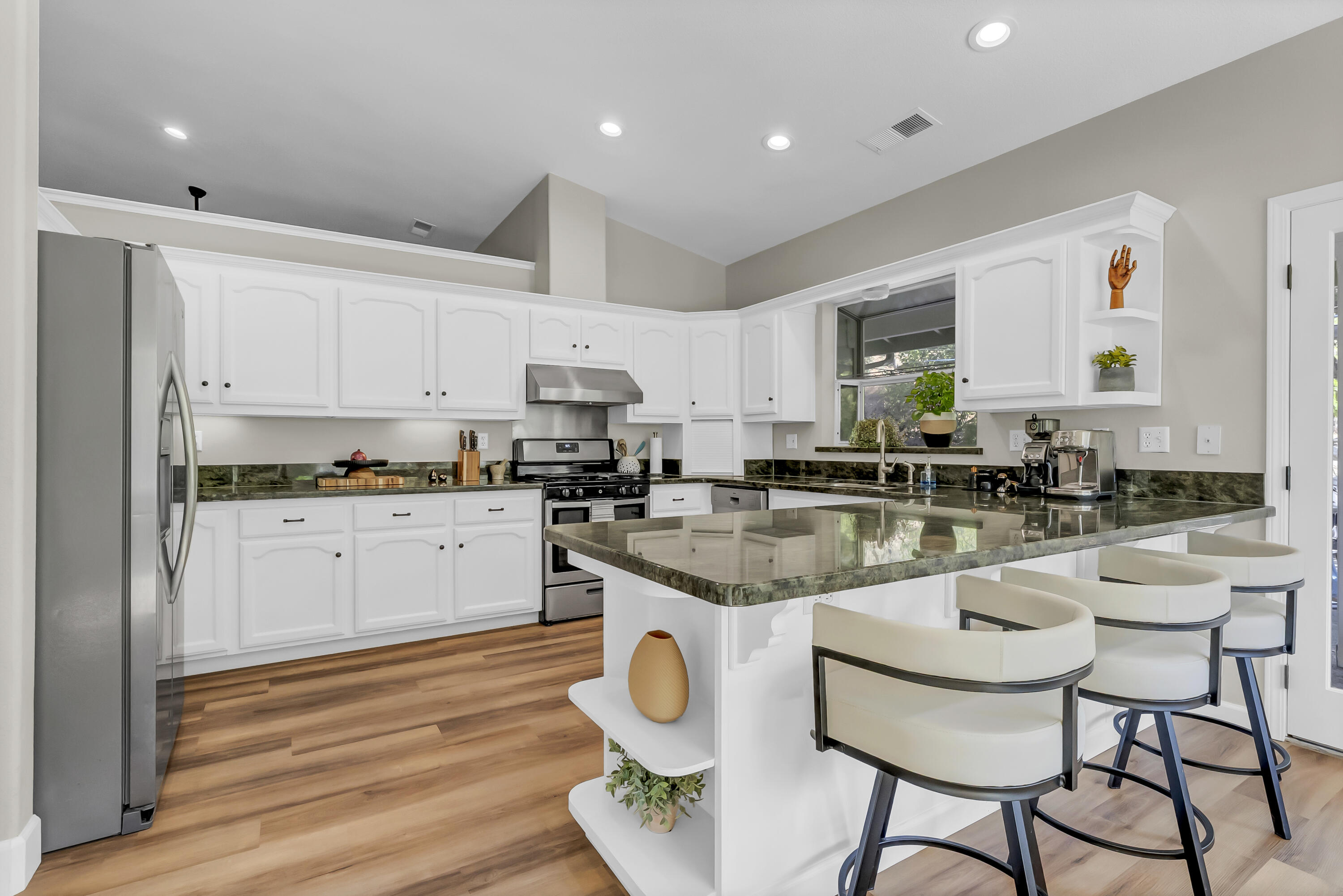 42076 Black Oak Dr, Three Rivers, CA 93271