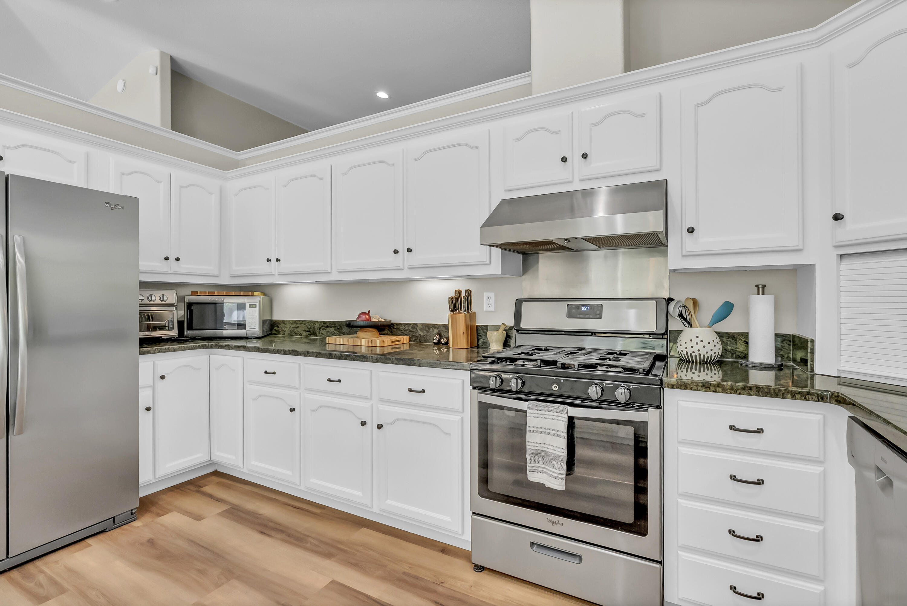 42076 Black Oak Dr, Three Rivers, CA 93271