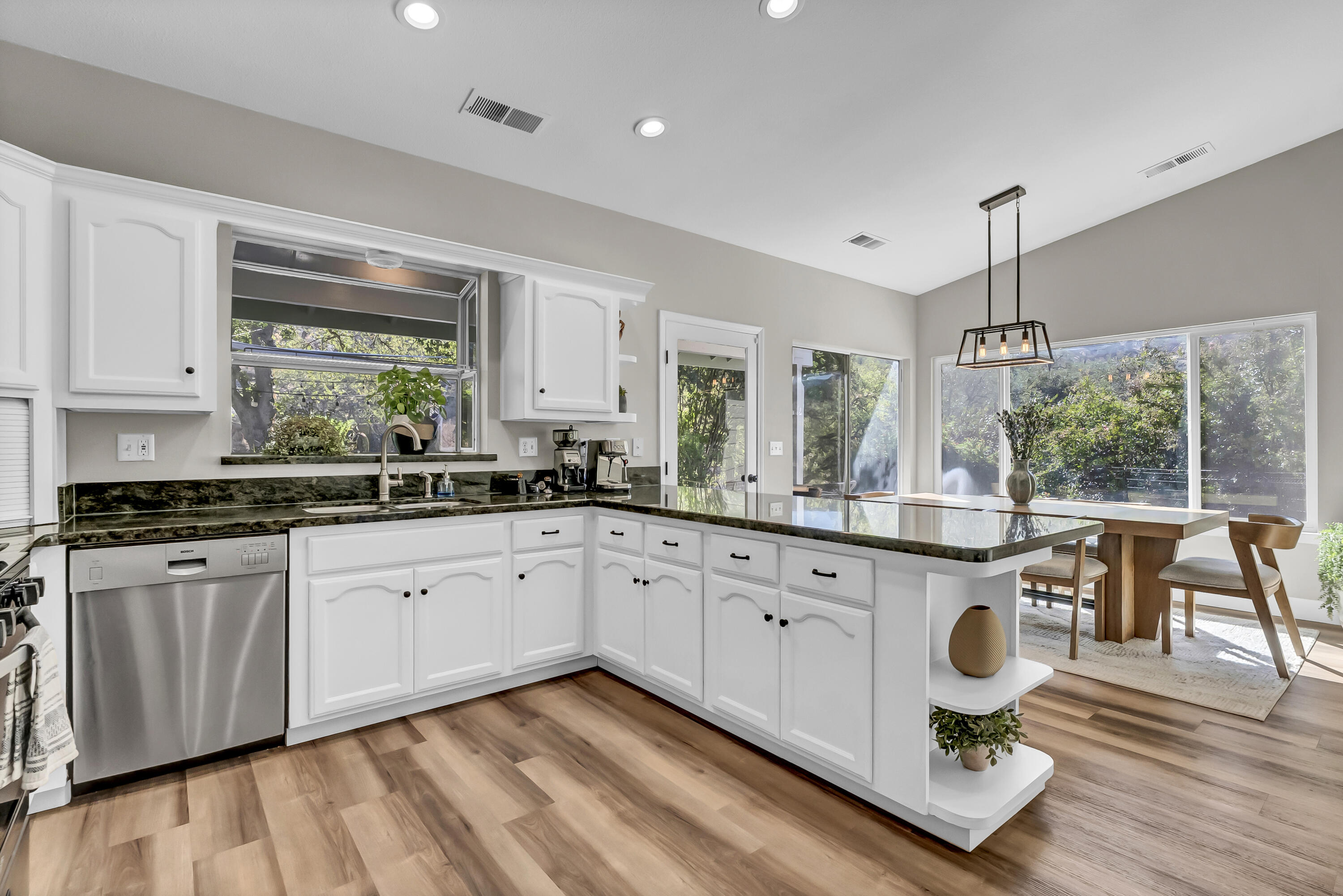 42076 Black Oak Dr, Three Rivers, CA 93271