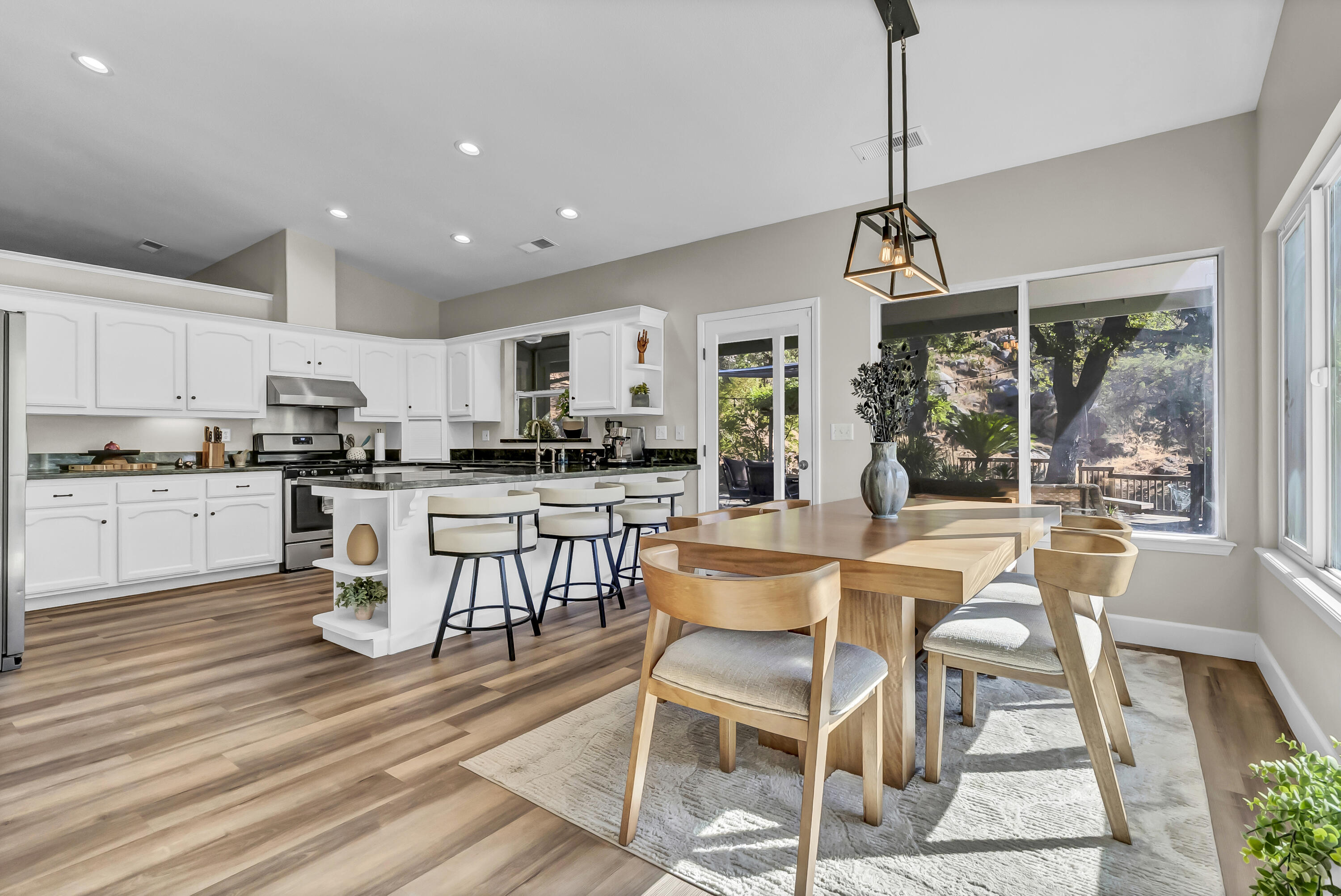 42076 Black Oak Dr, Three Rivers, CA 93271