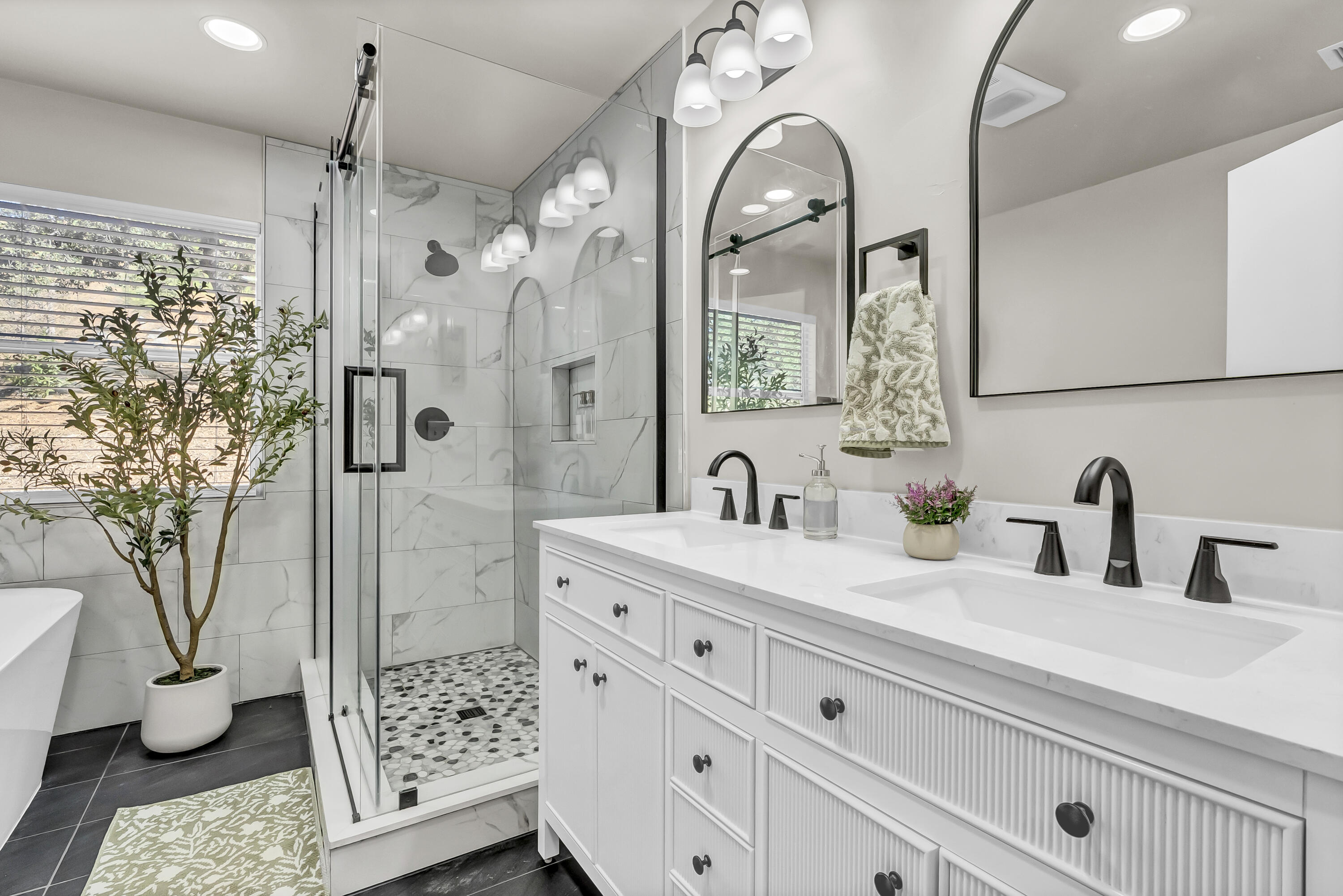 42076 Black Oak Dr, Three Rivers, CA 93271